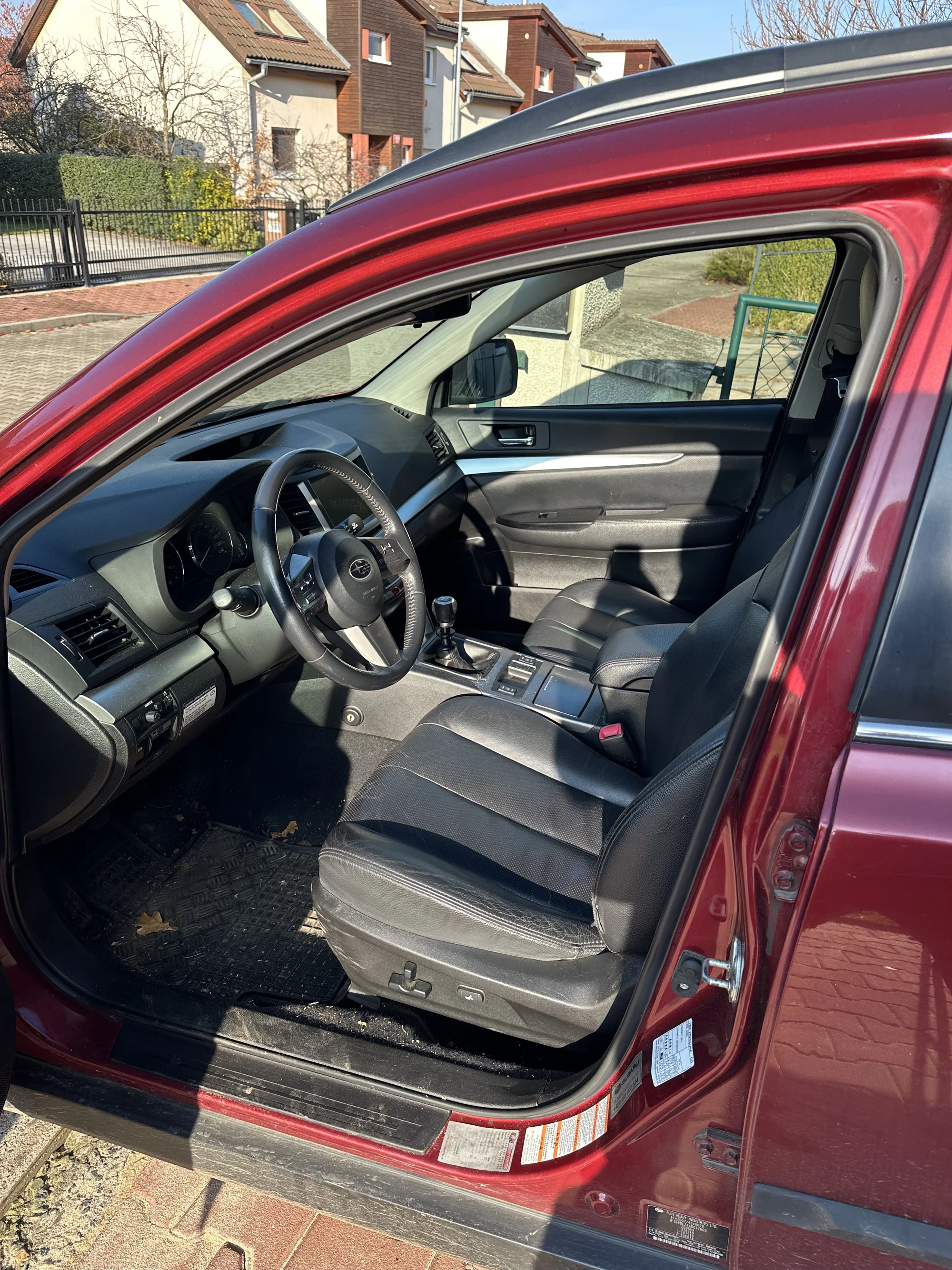 Mobilní ruční mytí aut: těšte se na auto jako nové – odstranění špíny, tepování interiéru a podlahy i obnova plastů