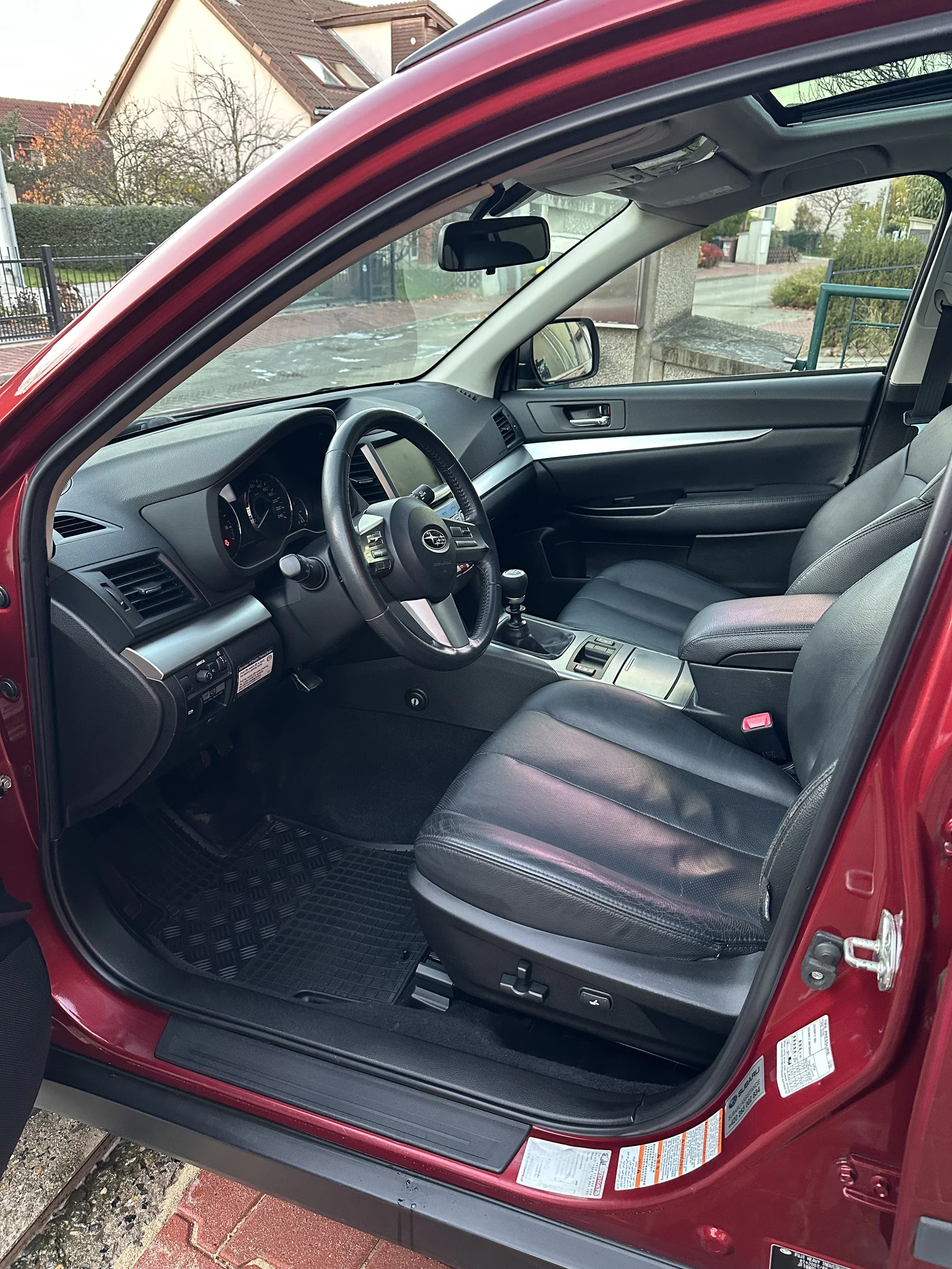 Mobilní ruční mytí aut: těšte se na auto jako nové – odstranění špíny, tepování interiéru a podlahy i obnova plastů