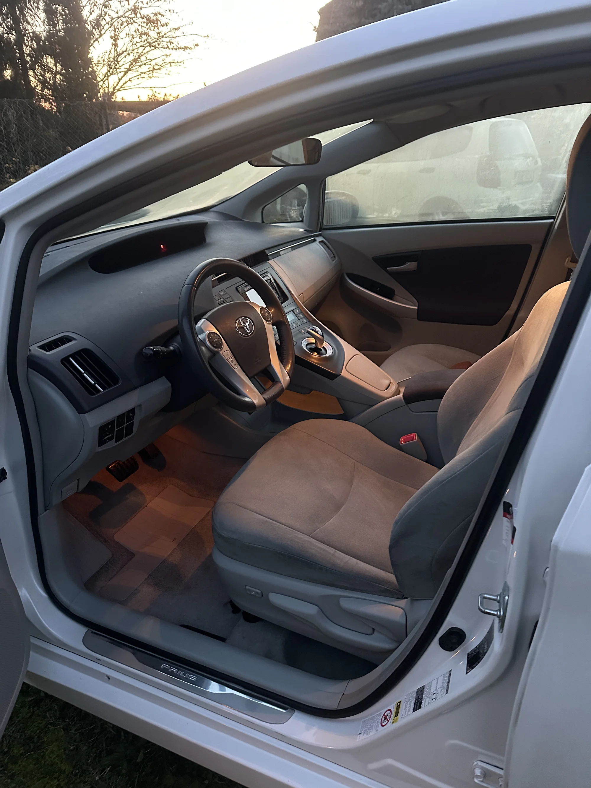 Mobilní ruční mytí aut: těšte se na auto jako nové – odstranění špíny, tepování interiéru a podlahy i obnova plastů