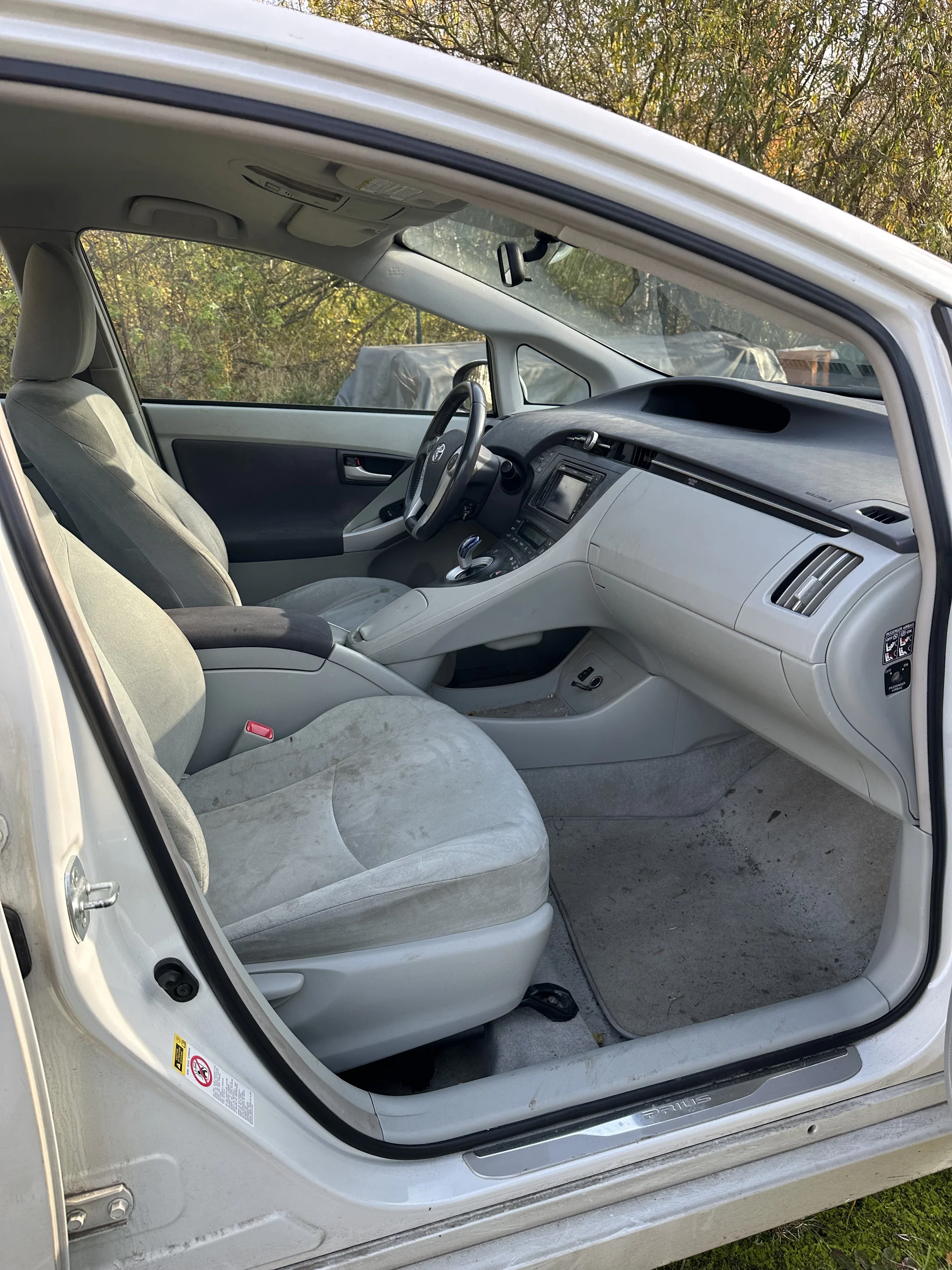 Mobilní ruční mytí aut: těšte se na auto jako nové – odstranění špíny, tepování interiéru a podlahy i obnova plastů