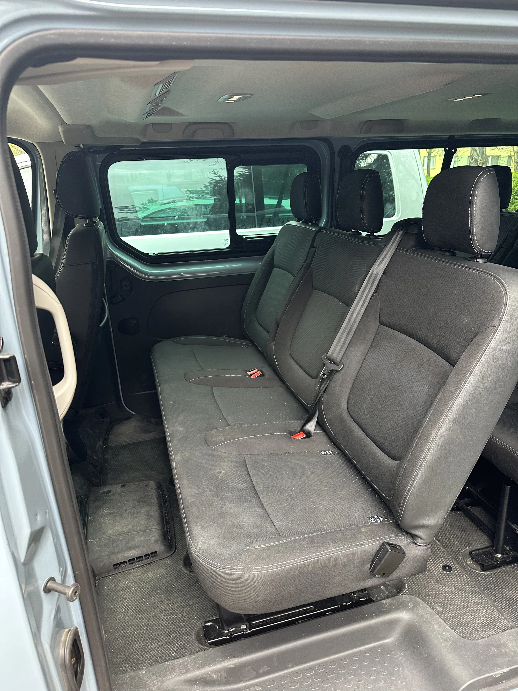 Mobilní ruční mytí aut: těšte se na auto jako nové – odstranění špíny, tepování interiéru a podlahy i obnova plastů