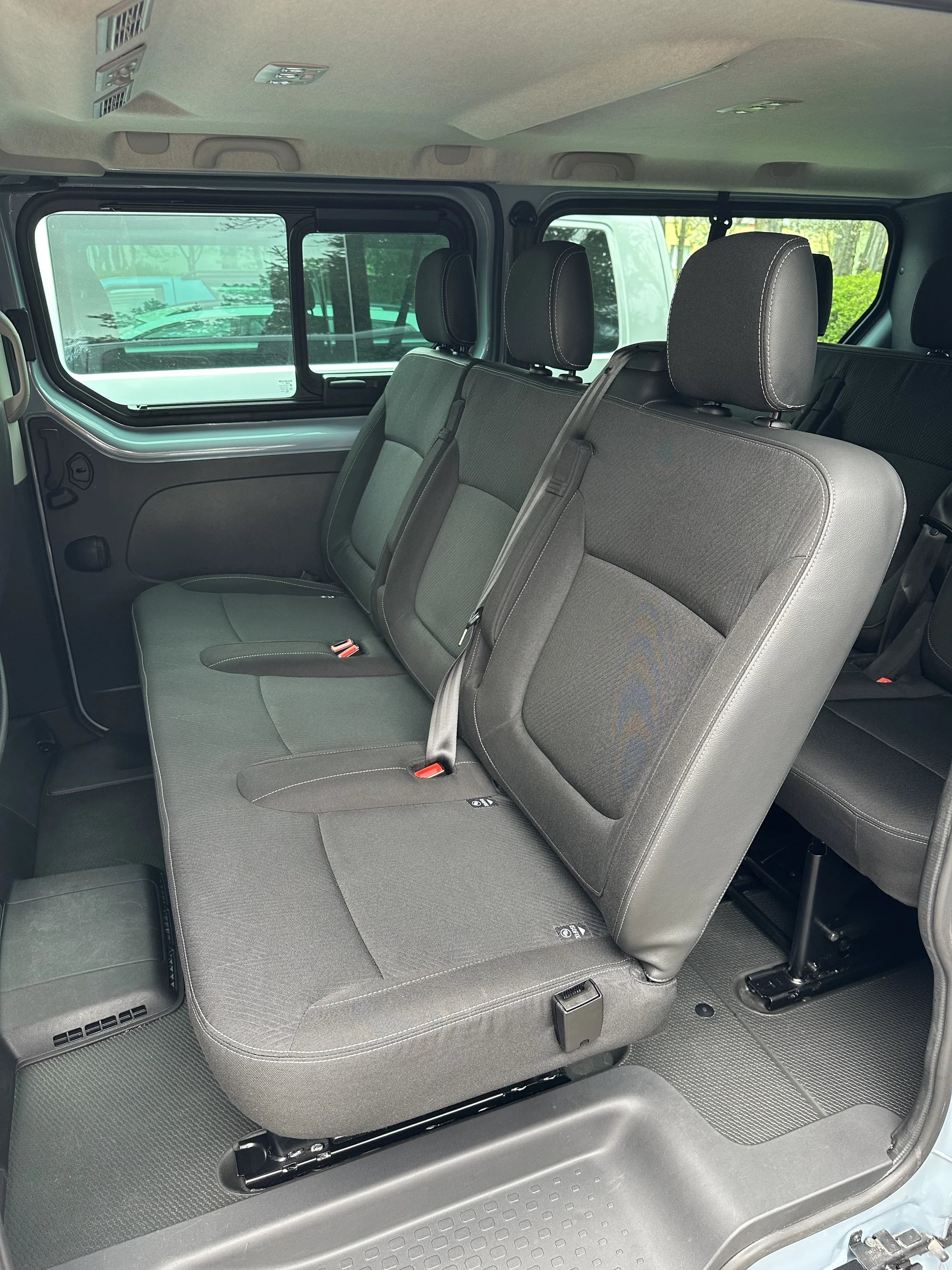 Mobilní ruční mytí aut: těšte se na auto jako nové – odstranění špíny, tepování interiéru a podlahy i obnova plastů