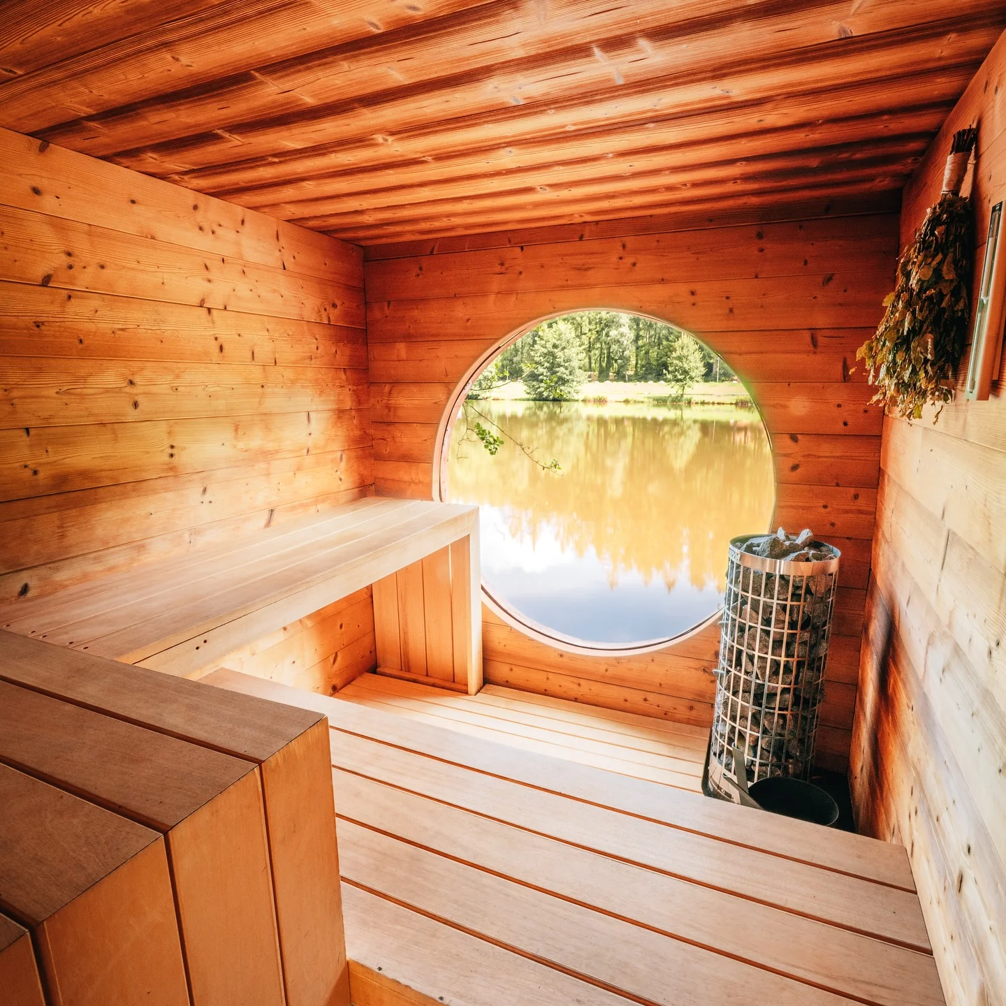 Pobyt v Posázaví: hotel uprostřed lesů, s rybníkem, wellness a aktivitami pro celou rodinu