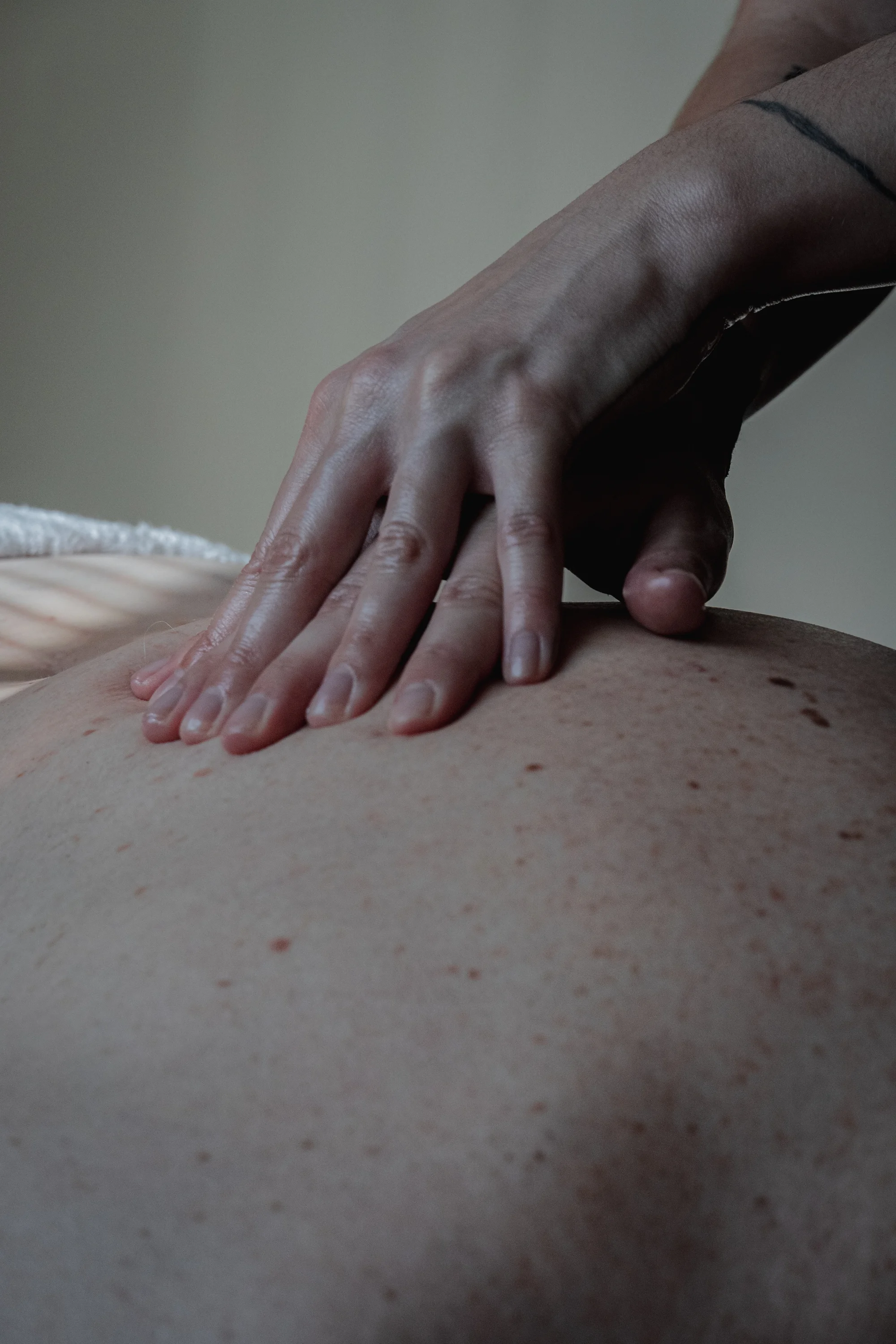 Masáž zad a šíje vč. baňkování: úleva a regenerace během 40 minut