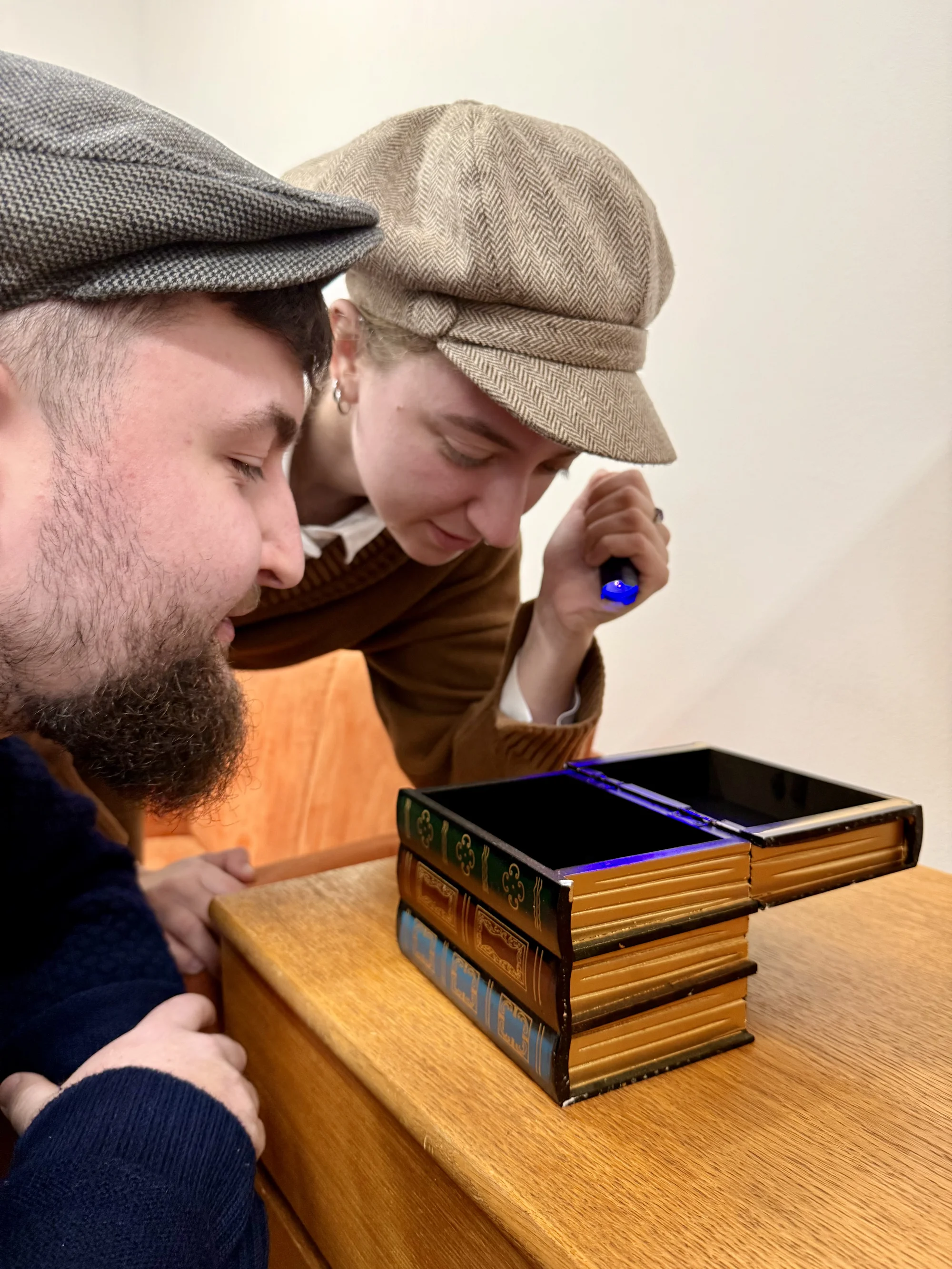 Detektivní úniková hra: Předstíraná smrt pro jednoho, dva nebo celou partu