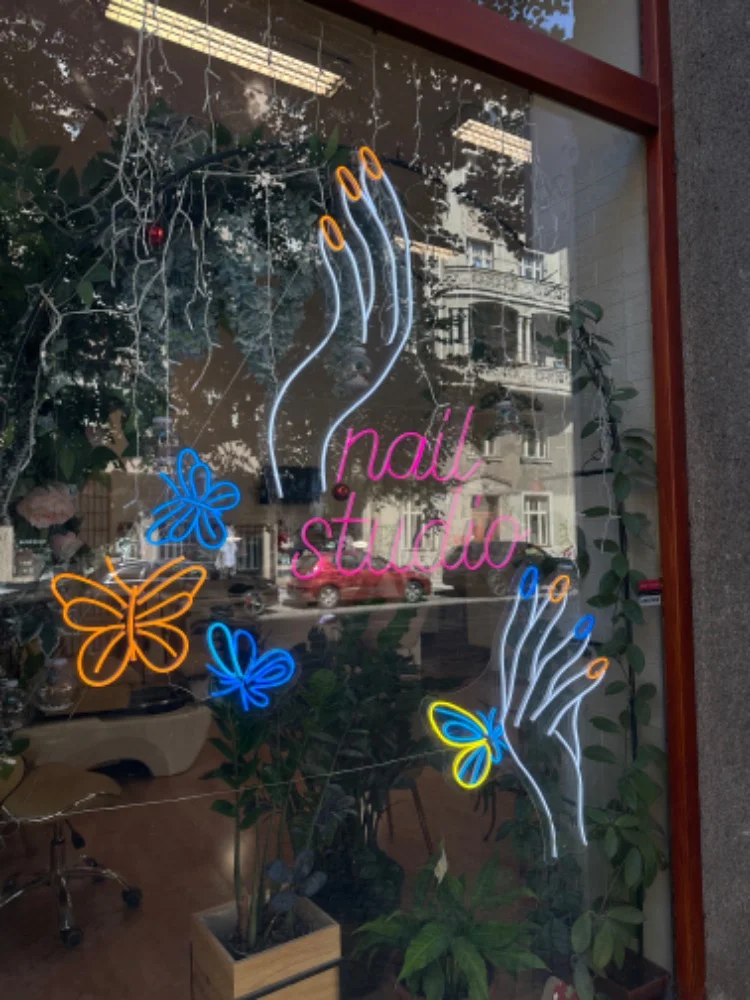 Hýčkání pro ruce i nohy: Manikúra, pedikúra či modeláž nehtů