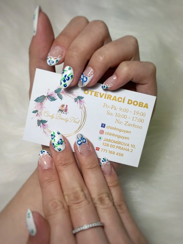 Hýčkání pro ruce i nohy: Manikúra, pedikúra či modeláž nehtů