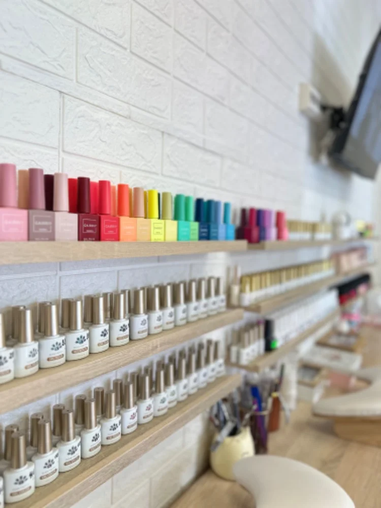 Hýčkání pro ruce i nohy: Manikúra, pedikúra či modeláž nehtů