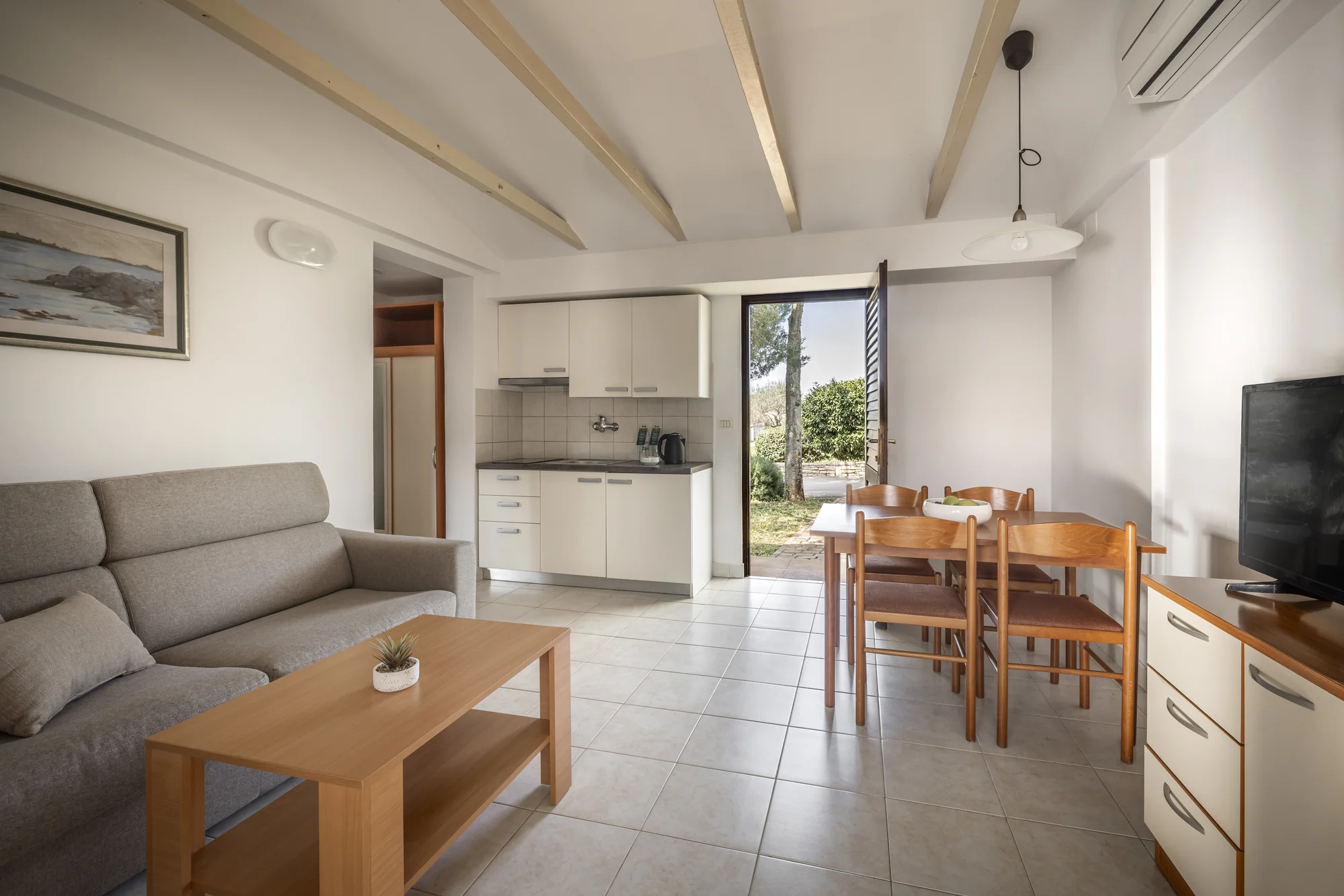 Hurá na Istrii: 3* apartmány přímo u pláže, snídaně nebo polopenze, bazén s tobogány