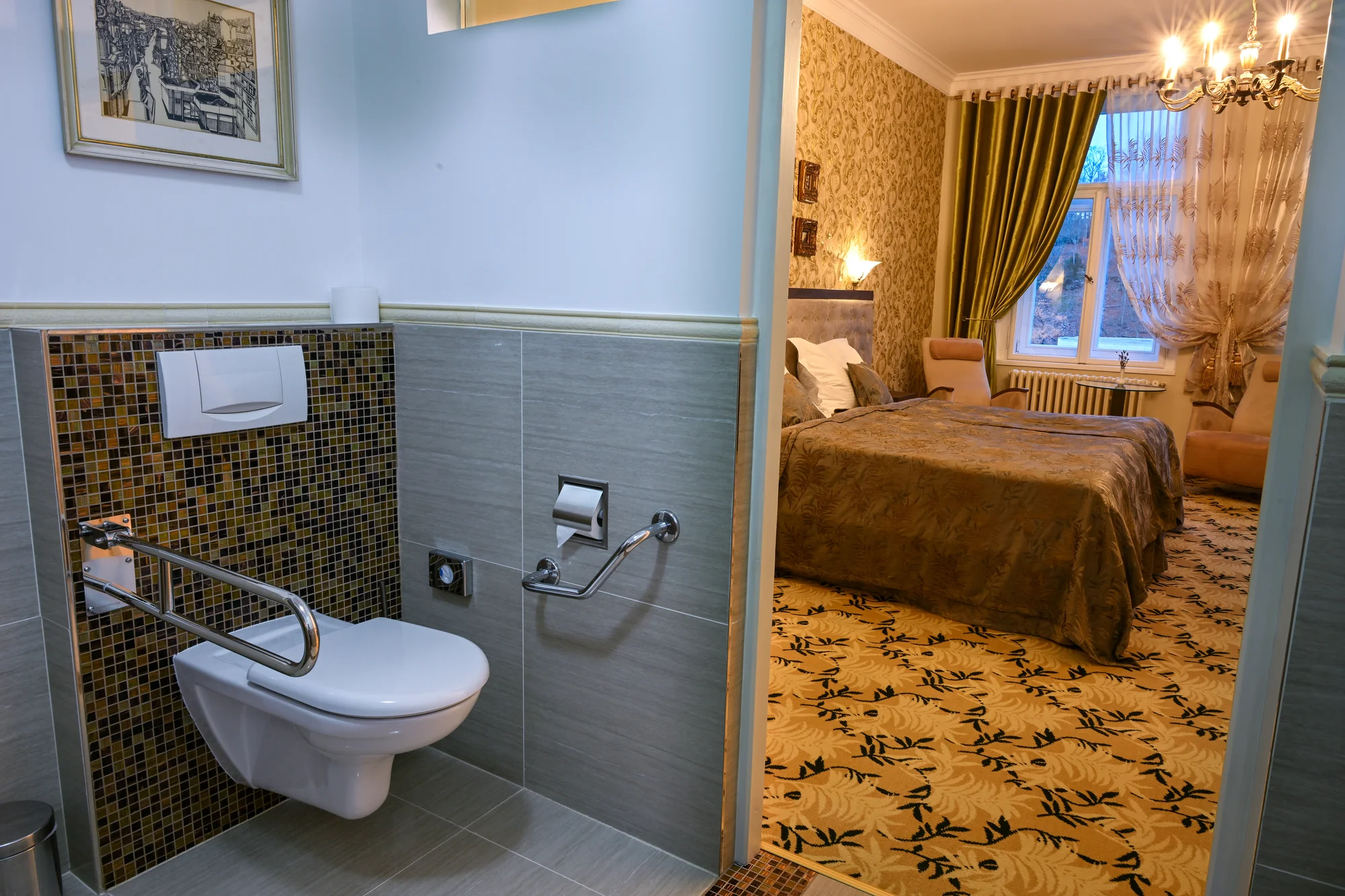 Romantika ve Varech: láhev prosecca na pokoji, možnost 3chodové večeře i snídaně do postele