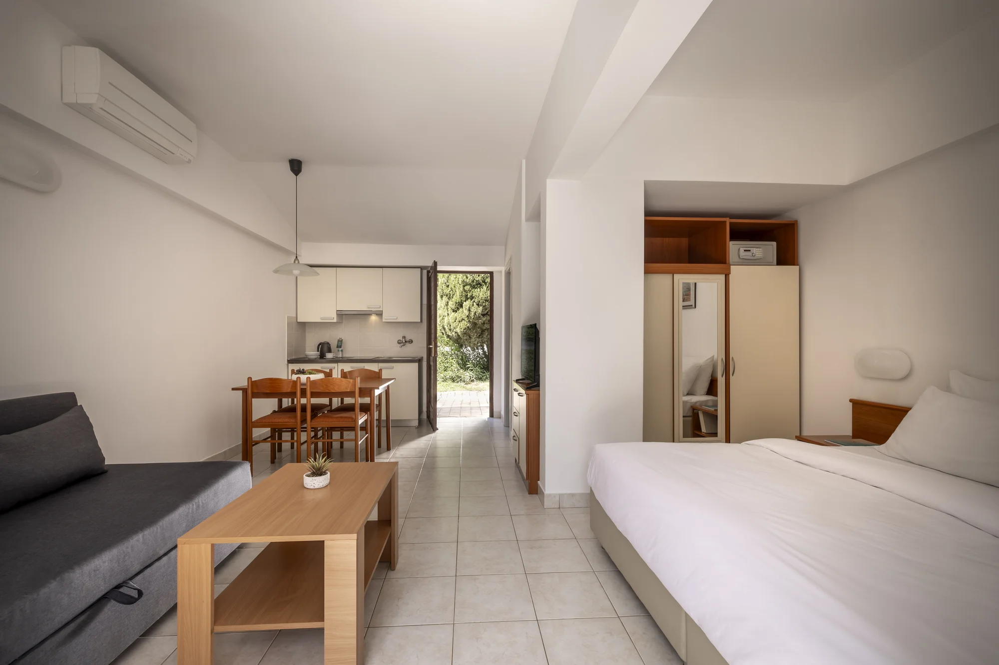 Hurá na Istrii: 3* apartmány přímo u pláže, snídaně nebo polopenze, bazén s tobogány