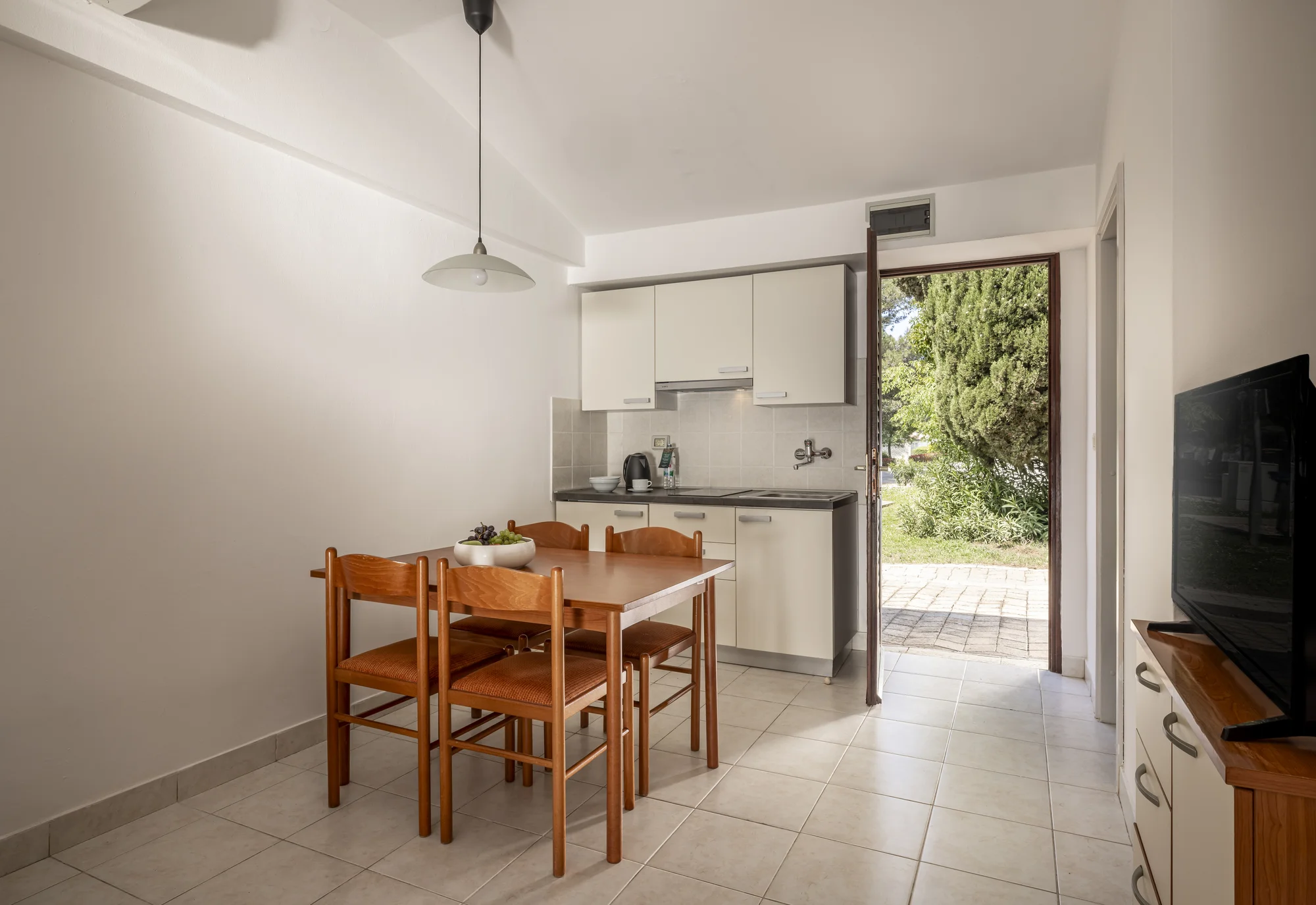 Hurá na Istrii: 3* apartmány přímo u pláže, snídaně nebo polopenze, bazén s tobogány