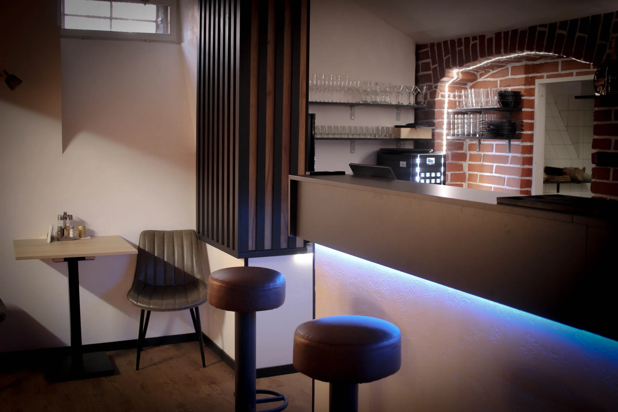 Potěšte své chuťové buňky: poctivý hovězí burger Klasik v Plzni pro 1 i 2