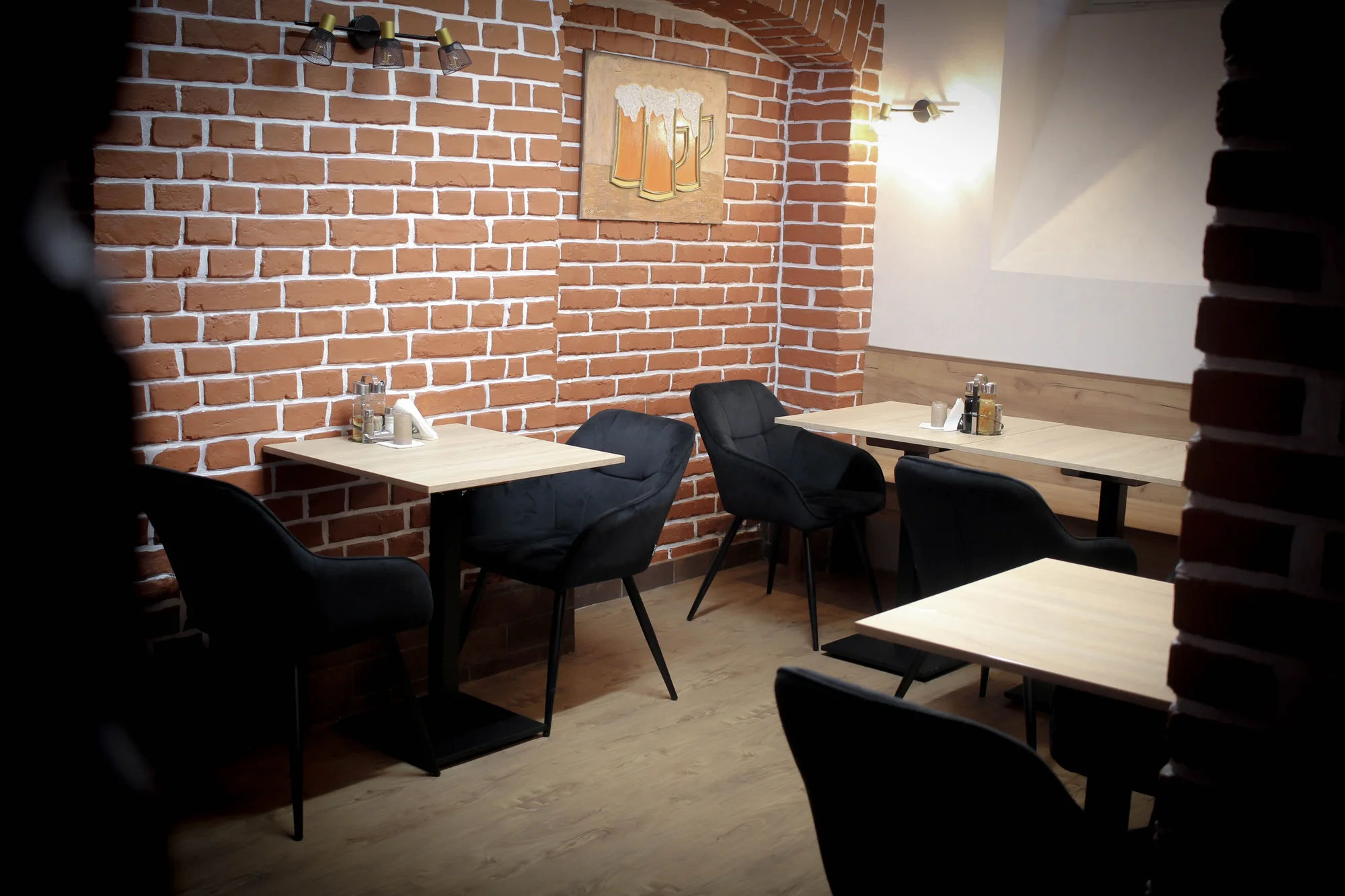 Potěšte své chuťové buňky: poctivý hovězí burger Klasik v Plzni pro 1 i 2