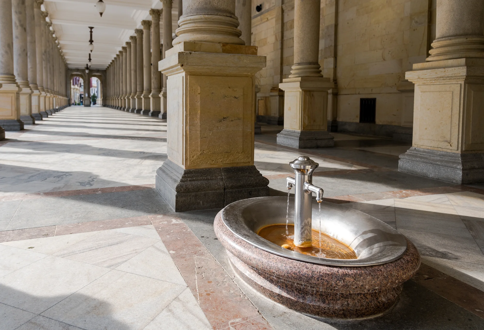 Romantika ve Varech: láhev prosecca na pokoji, možnost 3chodové večeře i snídaně do postele