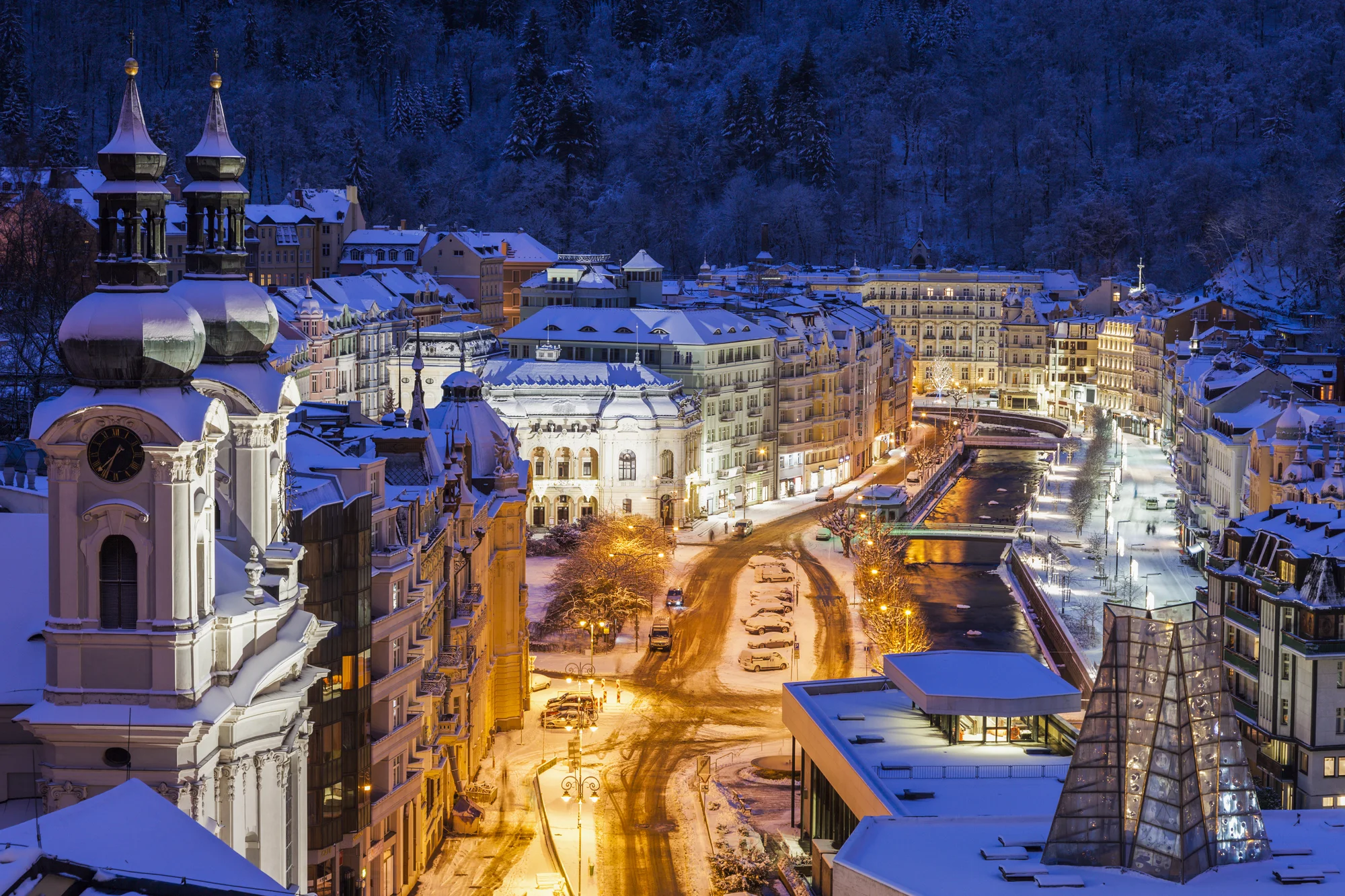 Romantika ve Varech: láhev prosecca na pokoji, možnost 3chodové večeře i snídaně do postele