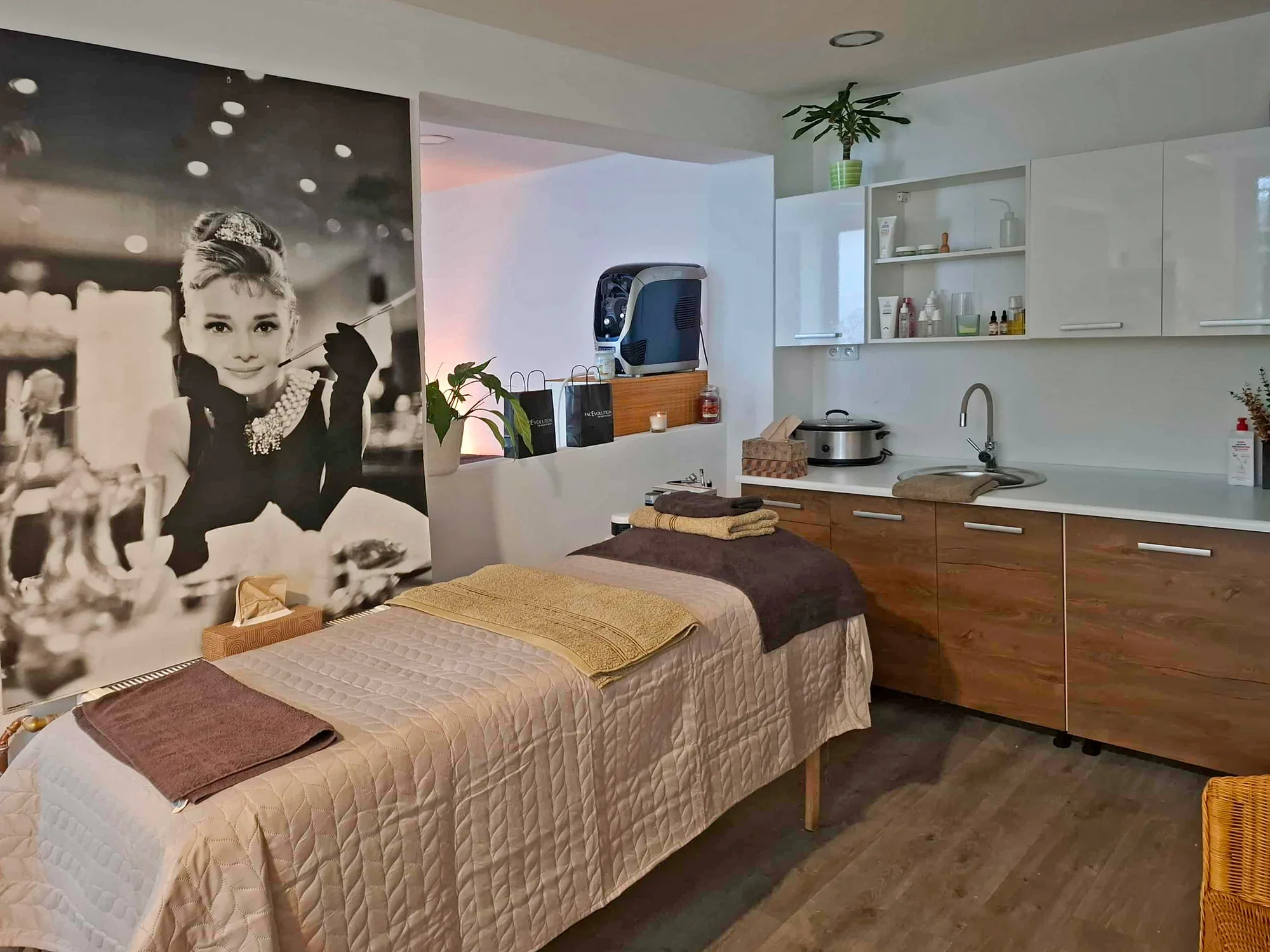 Čokoládová, antistresová nebo lávová masáž i balíček pro ženy včetně kosmetiky