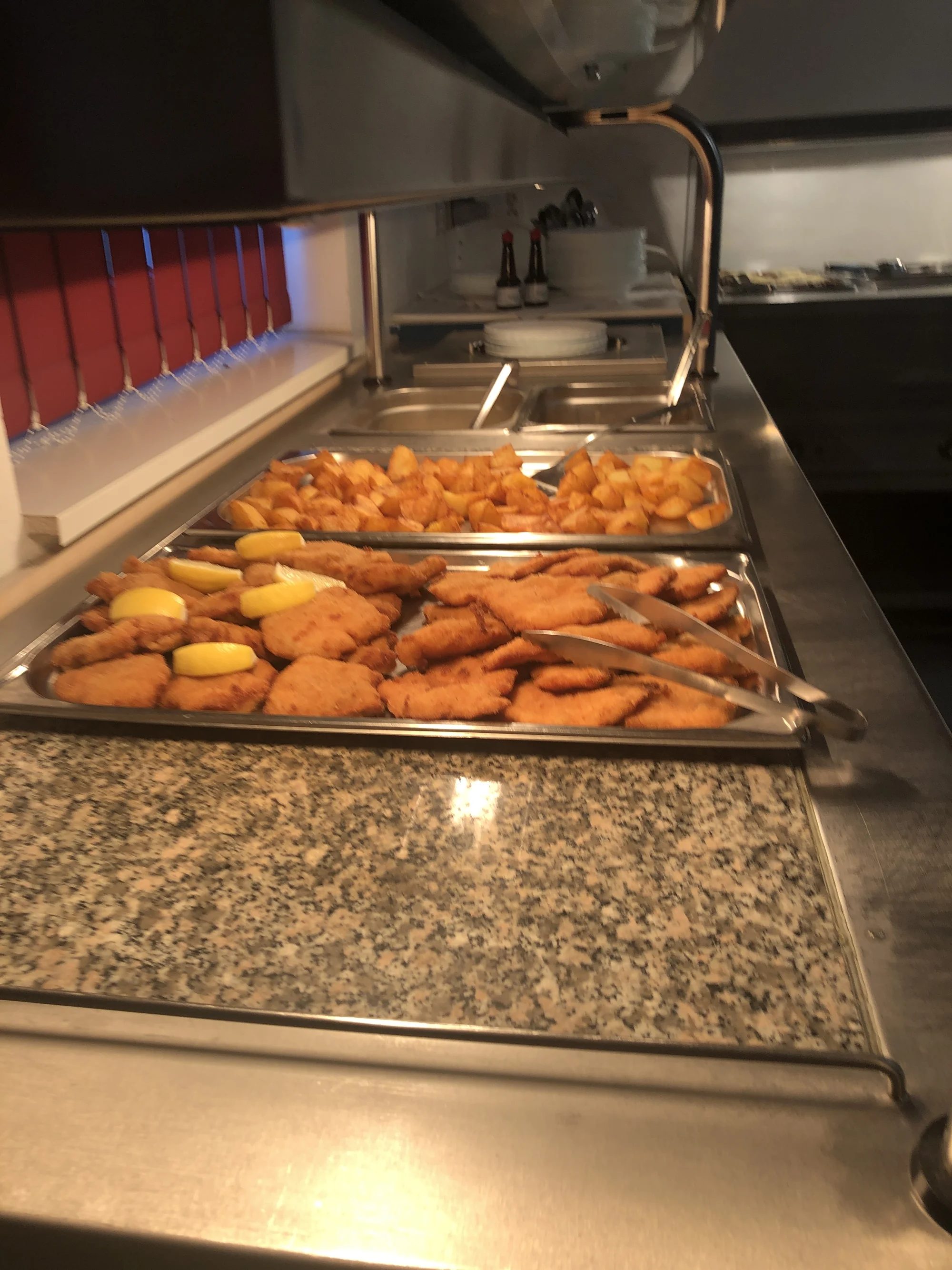 Snězte, co můžete v české restauraci: teplá a studená jídla, řízky, zmrzlina