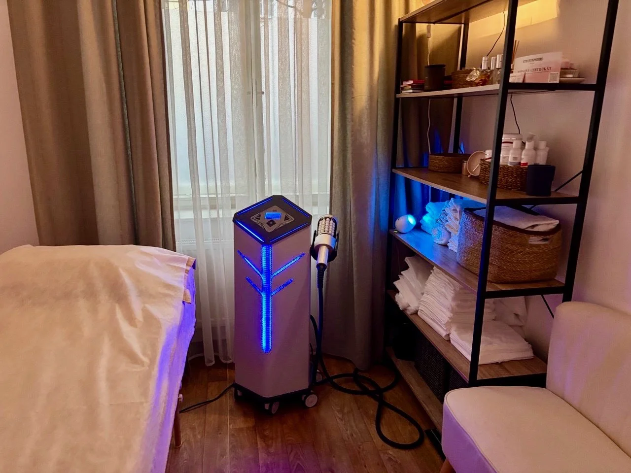 Masáž s moderním přístrojem Stratosphere: relaxace, tvarování postavy a pocit lehkosti