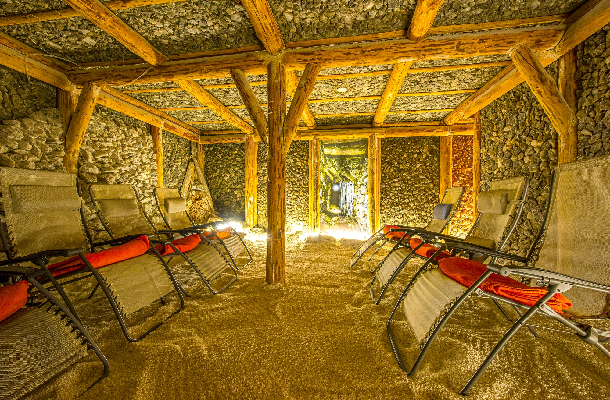 Dovolená v Bardejovských lázních ve 4* hotelu: plná penze, procedury a neomezený wellness