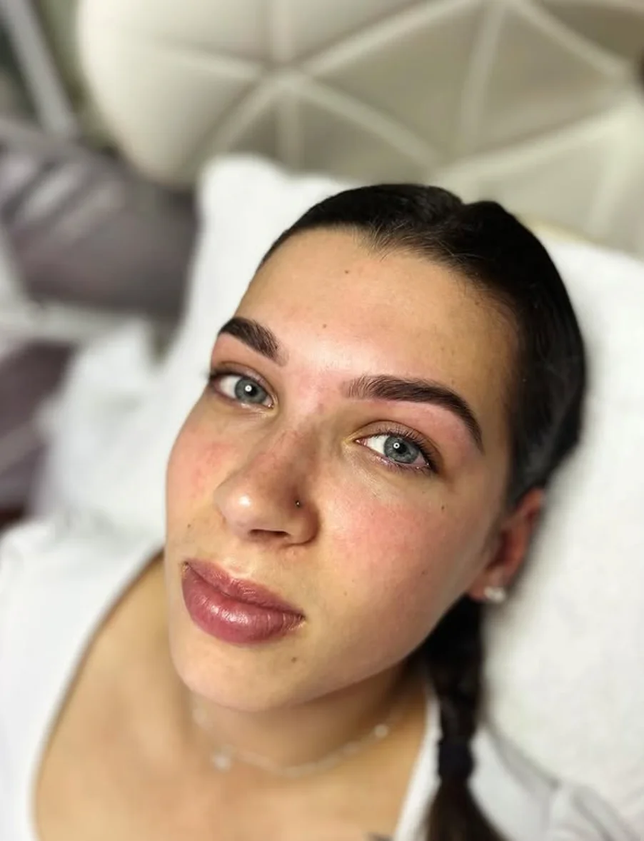 Základní kosmetická péče ve studiu ToWell: úprava a barvení obočí, ultrazvukové čištění pleti i peeling