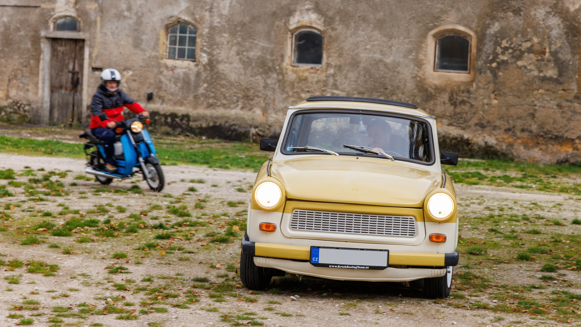 Zpátky do historie: půjčení Trabanta v Písku na 3 hod. a model Trabanta na památku