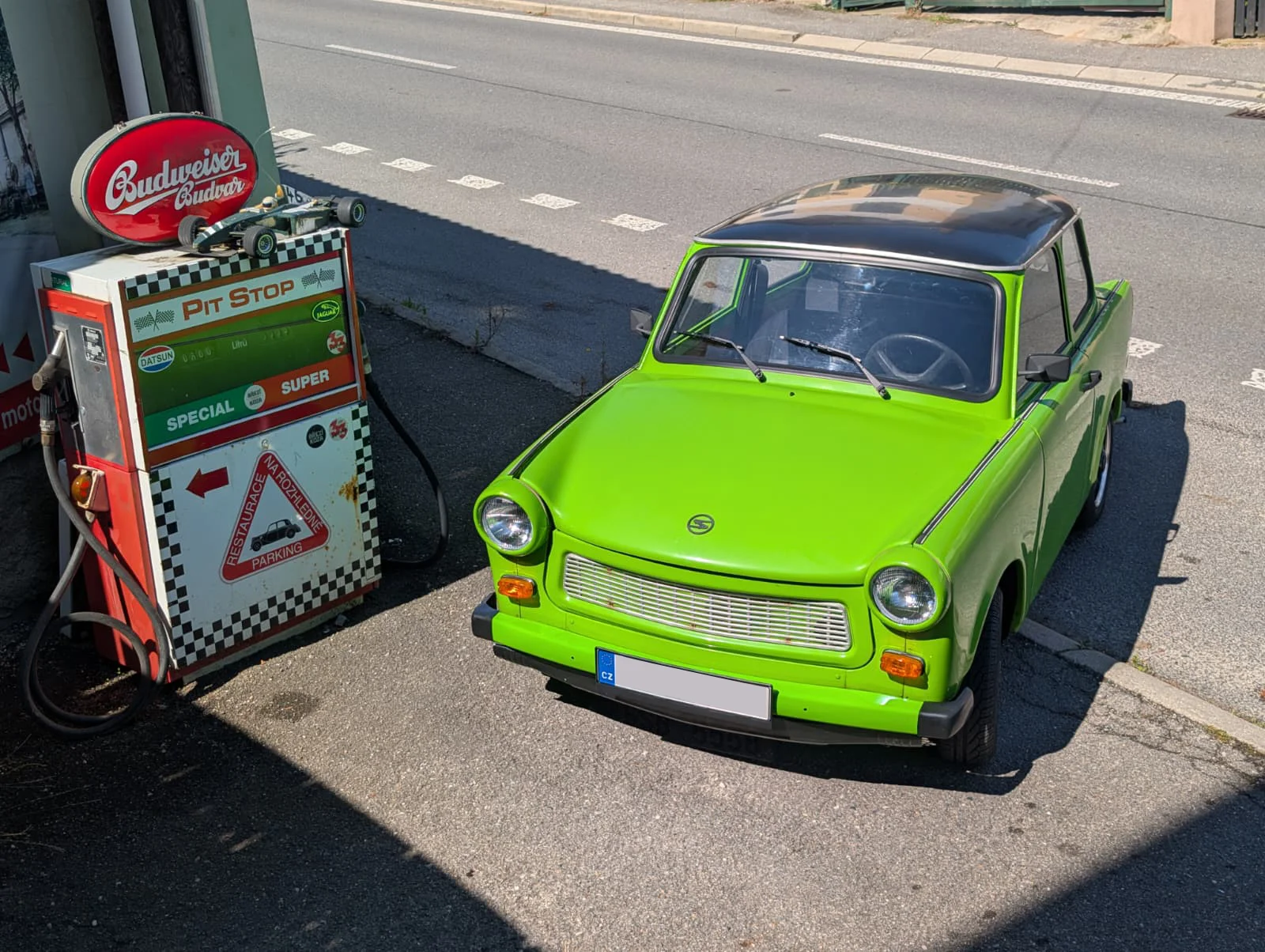 Zpátky do historie: půjčení Trabanta v Písku na 3 hod. a model Trabanta na památku