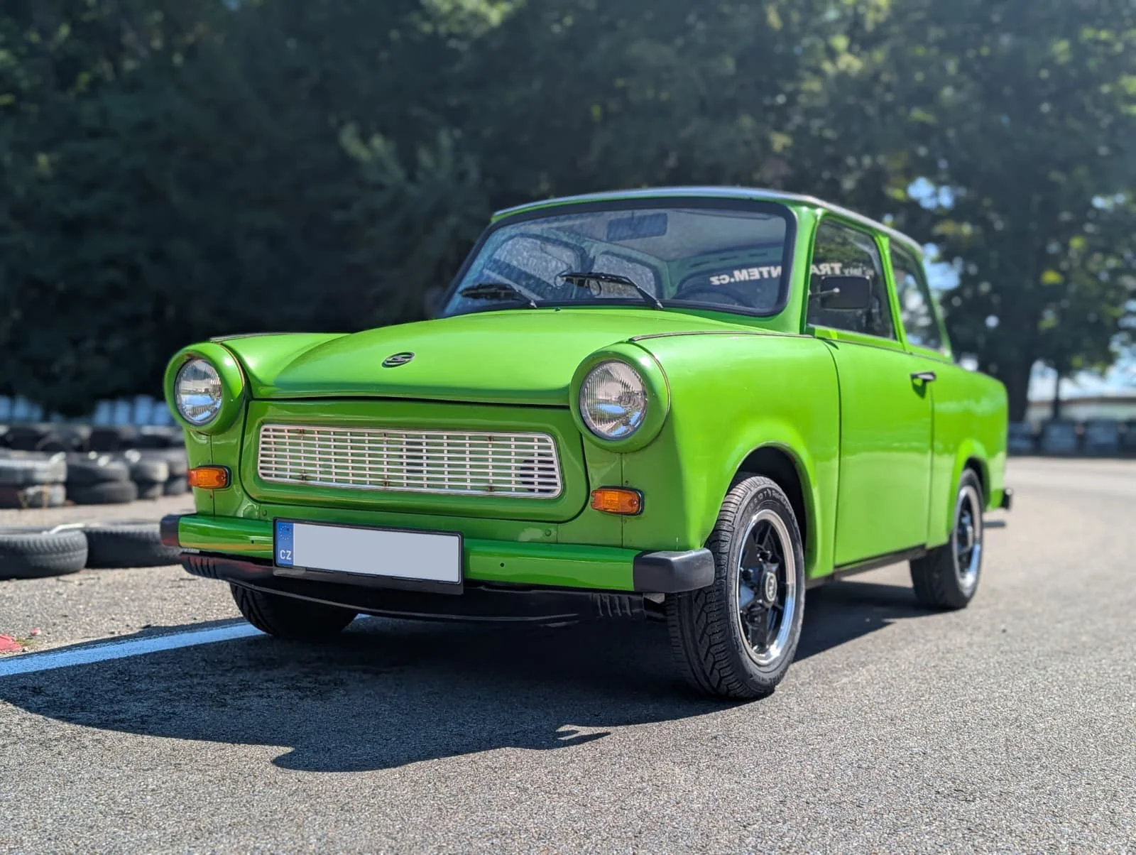 Zpátky do historie: půjčení Trabanta v Písku na 3 hod. a model Trabanta na památku