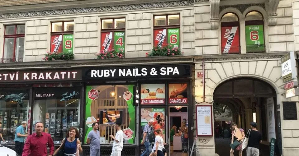 Relaxační aroma masáž nohou, zad či celého těla pro dva vč. čaje: 45-60 min.