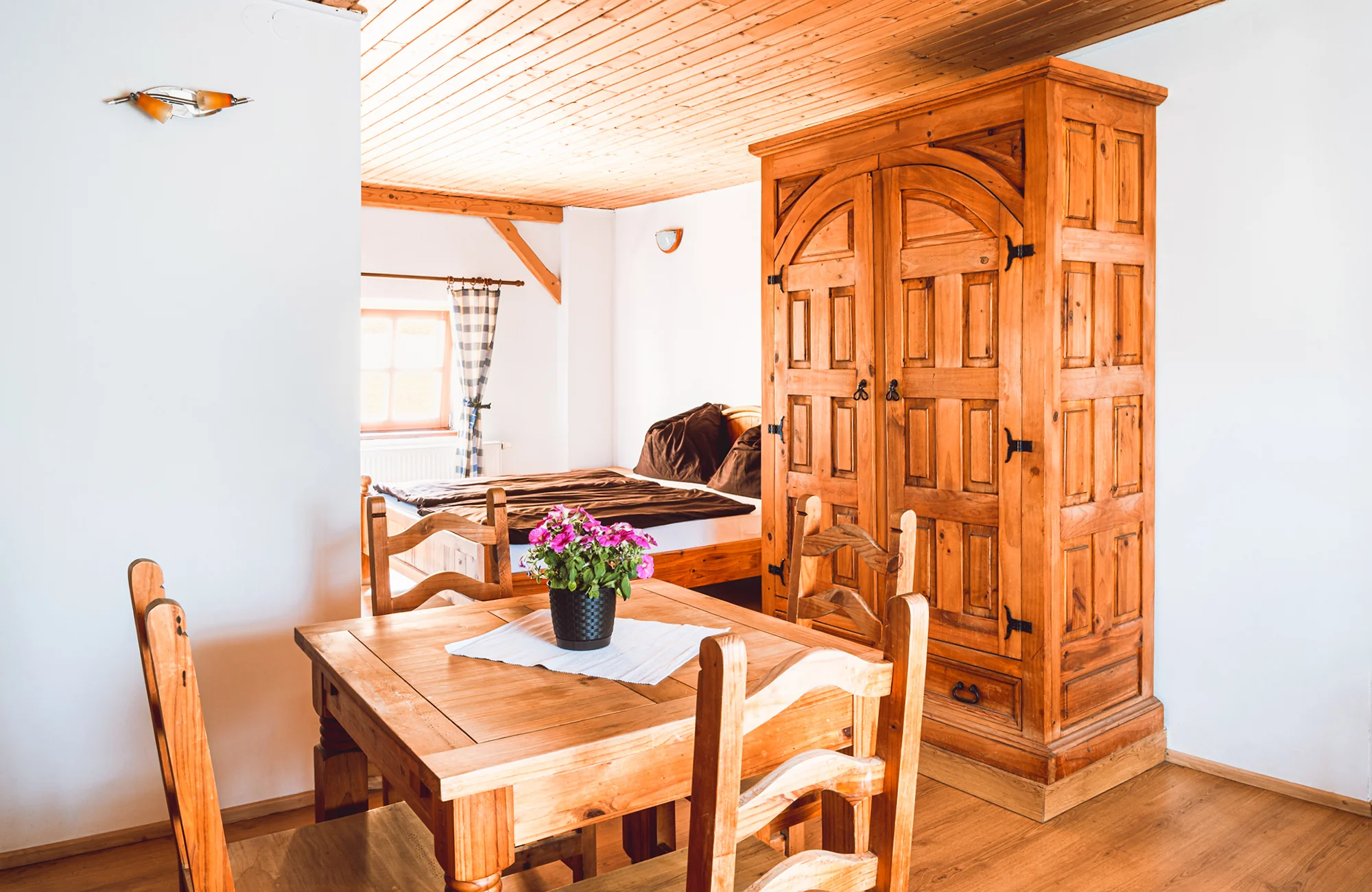 Pobyt na farmě s koňmi, prasátky i ovcemi kousek od Mosteckého jezera i vč. snídaní