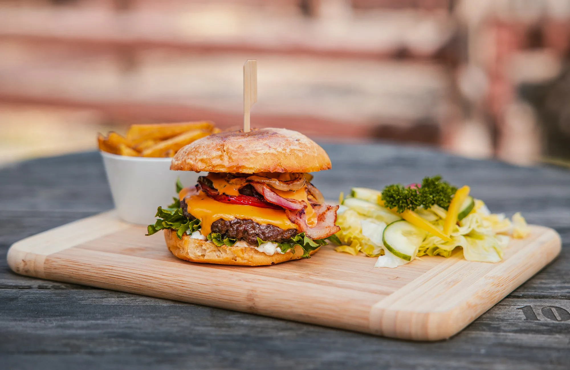 Pobyt na farmě s koňmi, prasátky i ovcemi kousek od Mosteckého jezera i vč. snídaní
