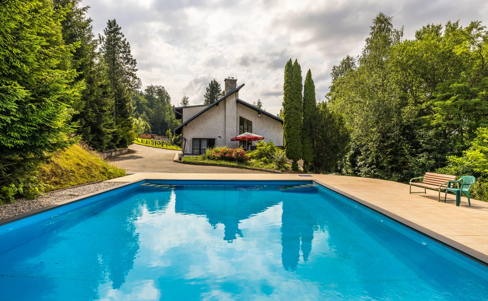 Ráj všech výletníků: penzion u Náchoda s polopenzí a venkovním bazénem