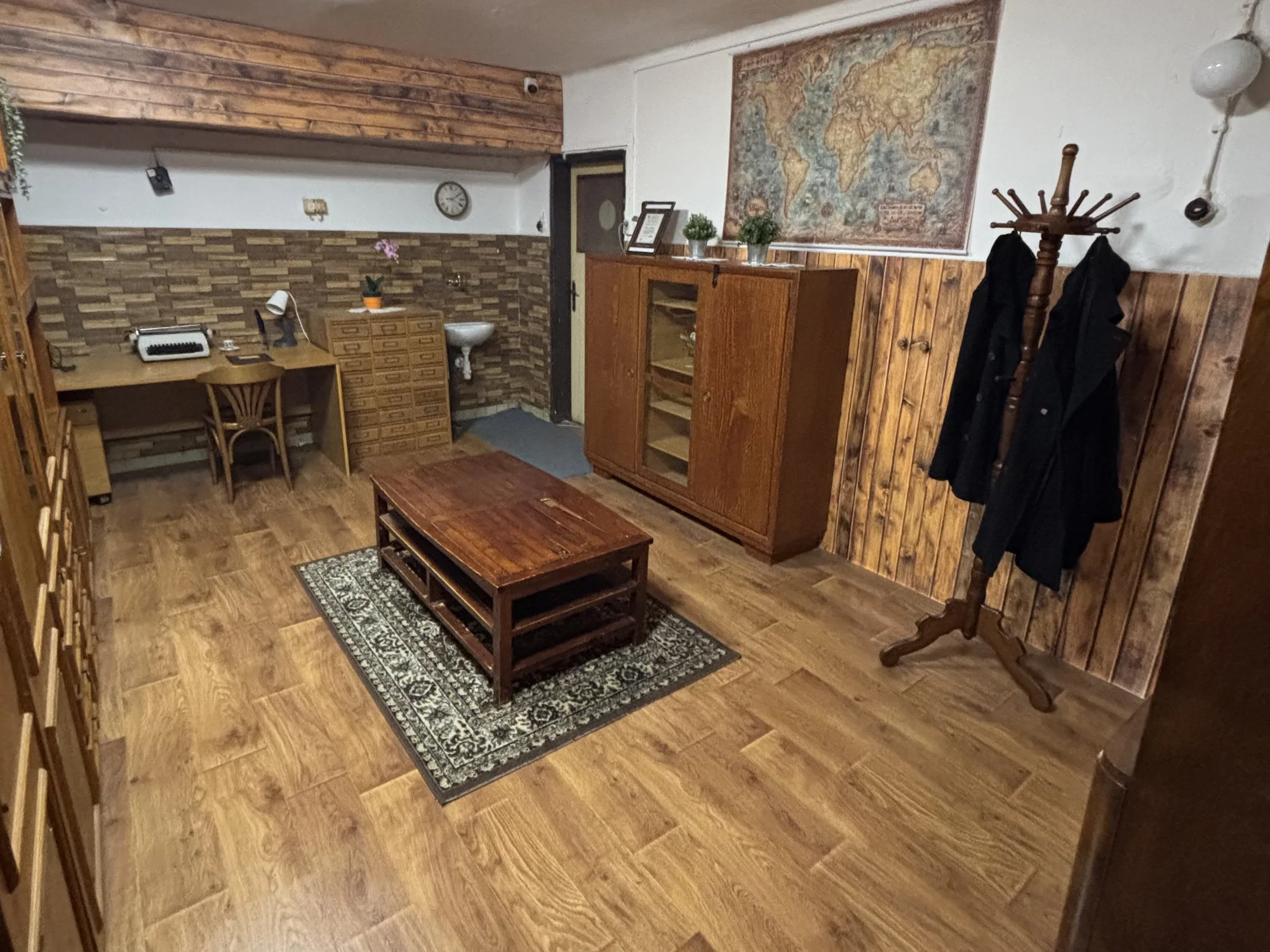 Únikovka plná napětí pro 2-6 hráčů: Záhada zmizelého profesora Gustava Peregrina