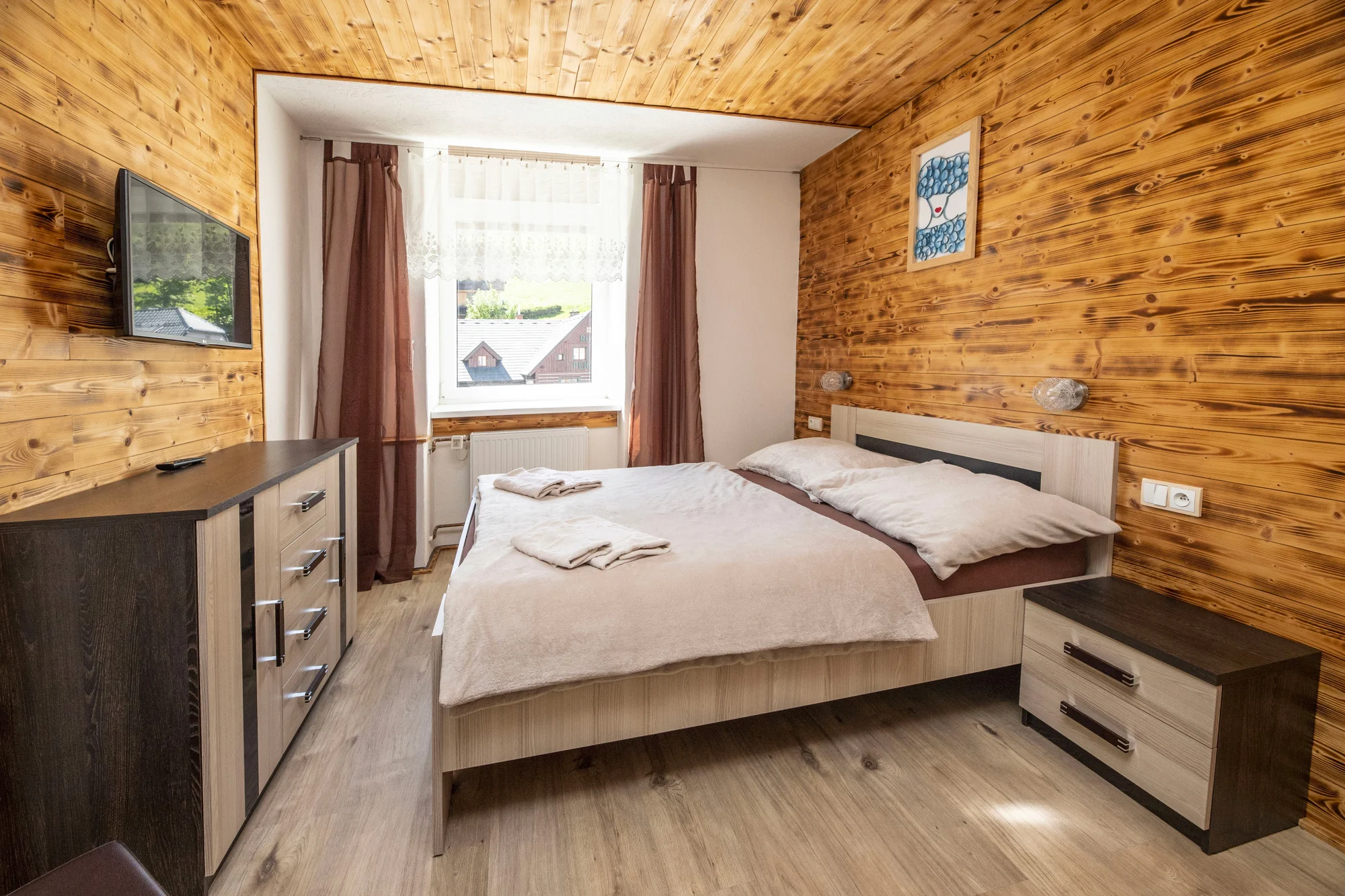 Zima v Krkonoších: hotel v Rokytnici se snídaní i saunou, kousek od skibusu