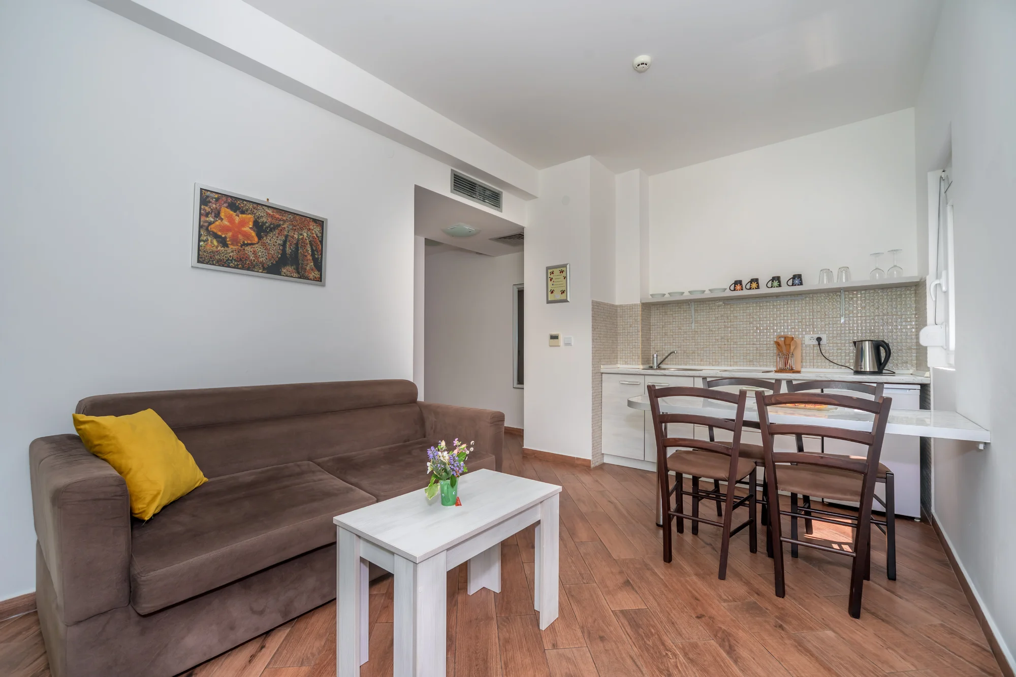 Přímořská pohoda v Černé Hoře: apartmány kousek od pláže i venkovní bazén