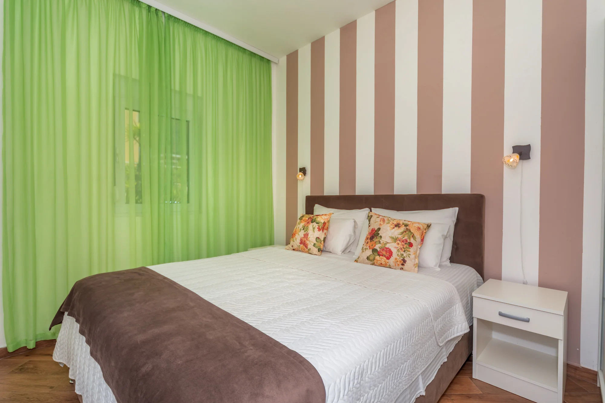 Přímořská pohoda v Černé Hoře: apartmány kousek od pláže i venkovní bazén