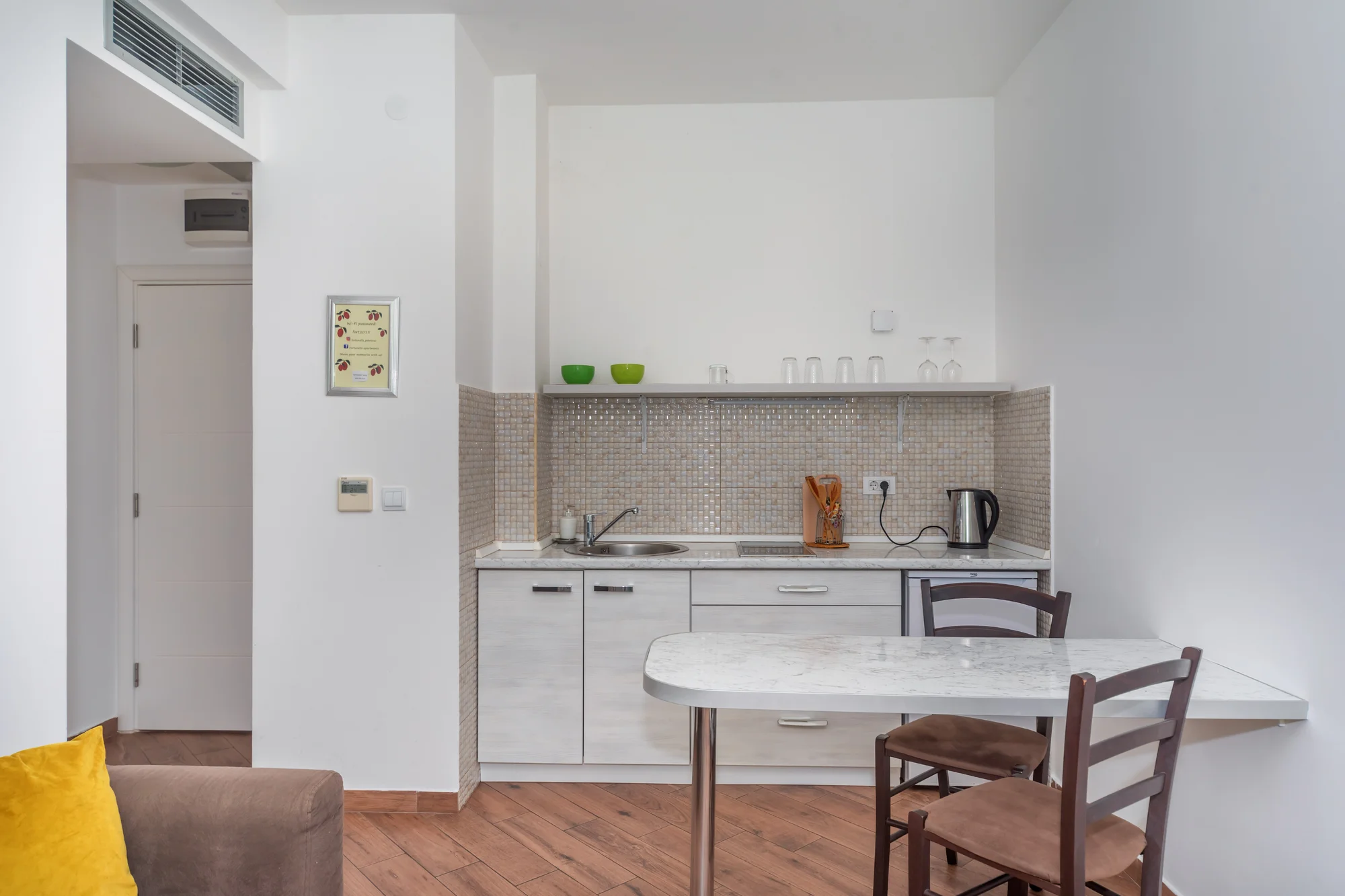 Přímořská pohoda v Černé Hoře: apartmány kousek od pláže i venkovní bazén