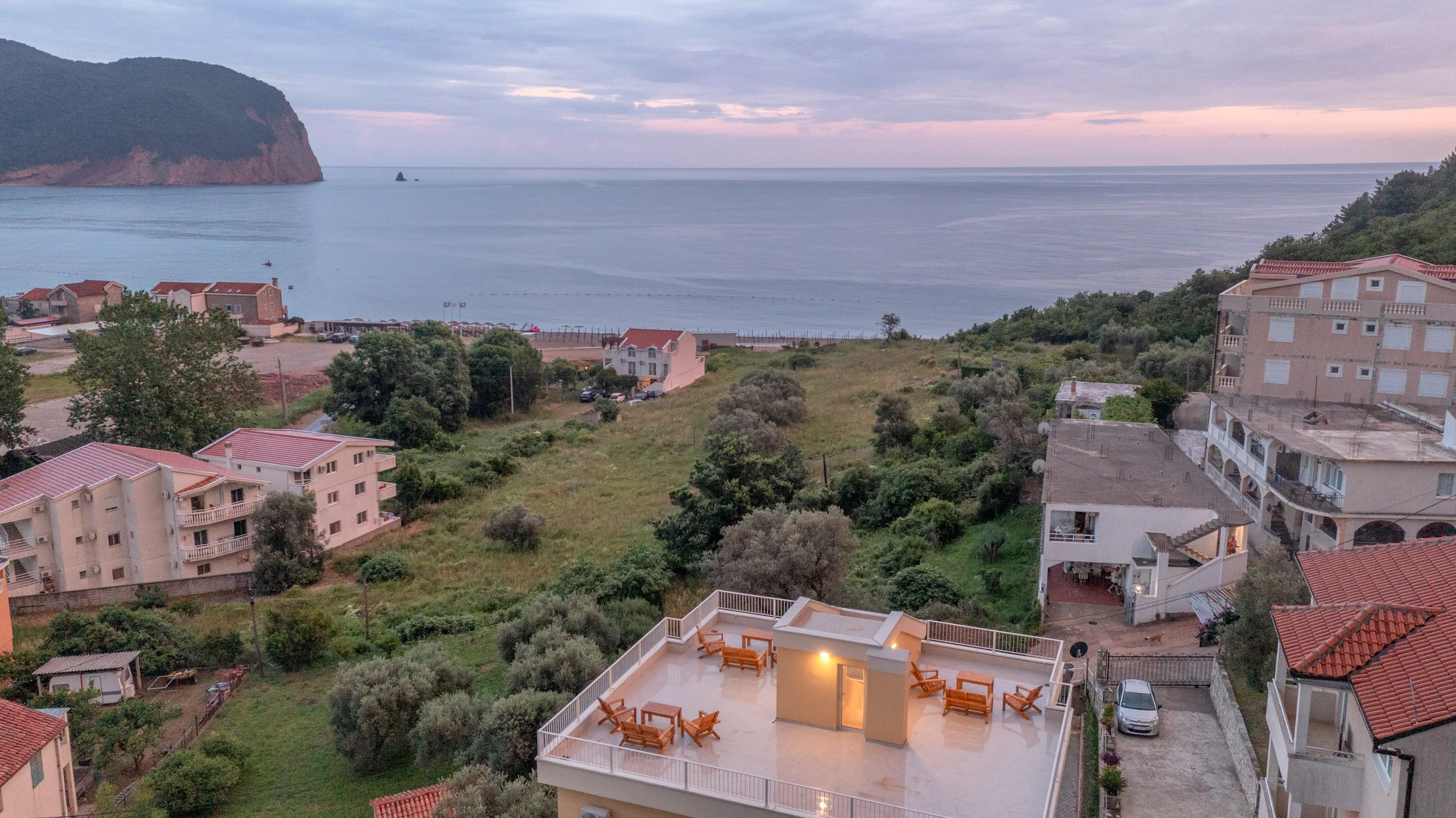 Krásné apartmány v Petrovaci, 200 metrů od pláže a střešní terasa s výhledem