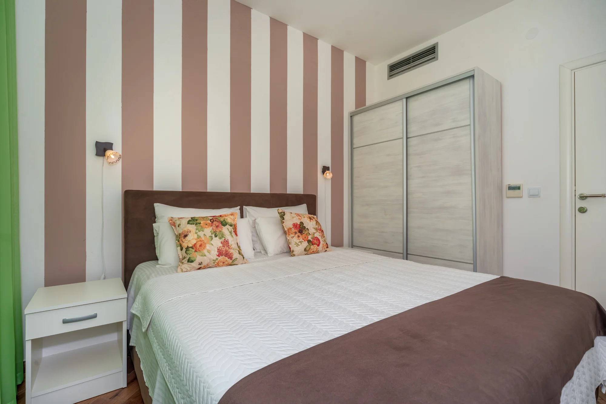 Přímořská pohoda v Černé Hoře: apartmány kousek od pláže i venkovní bazén