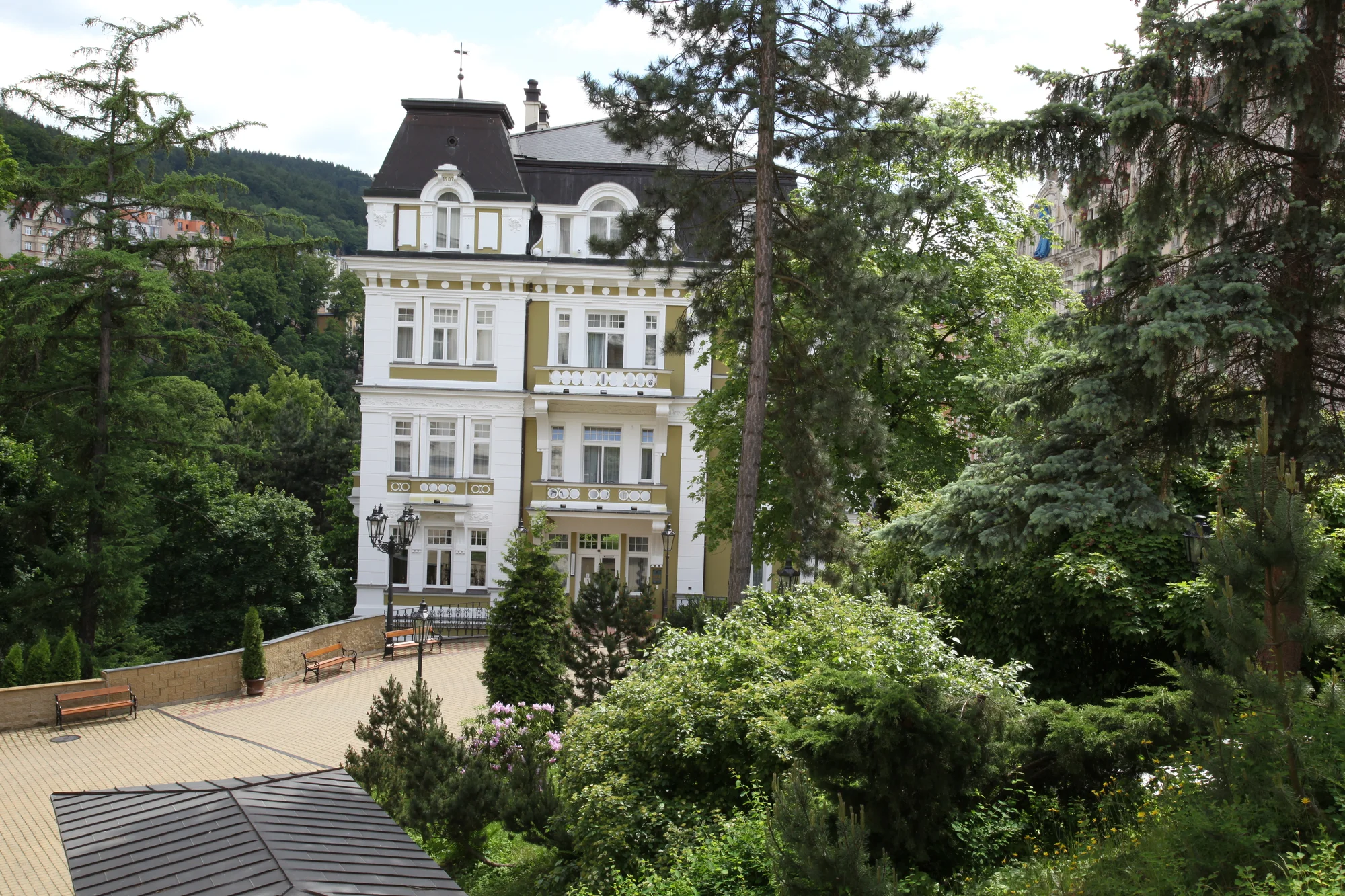 Hodina privátní finské sauny i s půlhodinovou masáží nohou pro dva