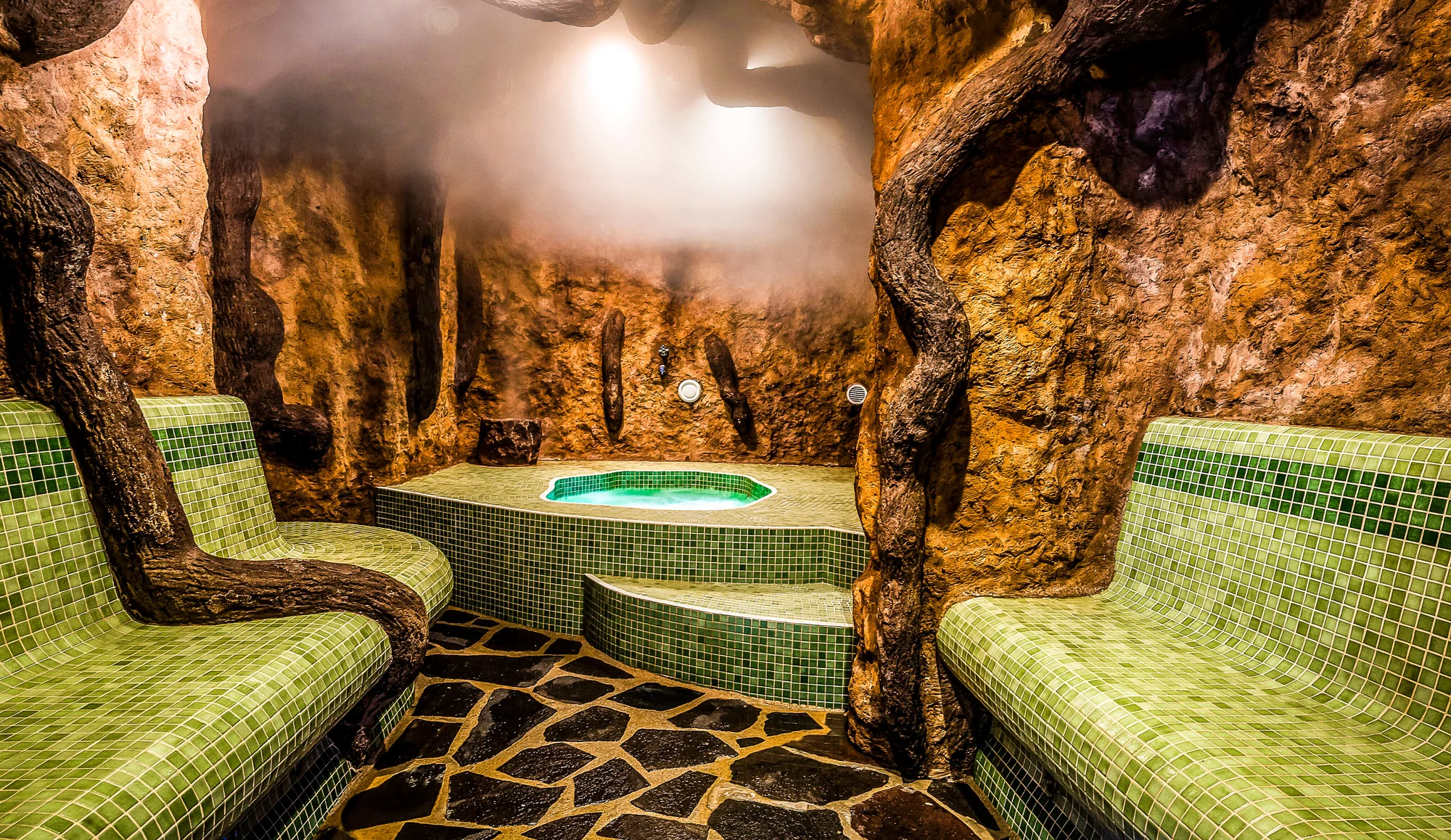 Wellness pobyt v Tatrách: apartmány a chatky s polopenzí, vstup do největšího wellness na Slovensku