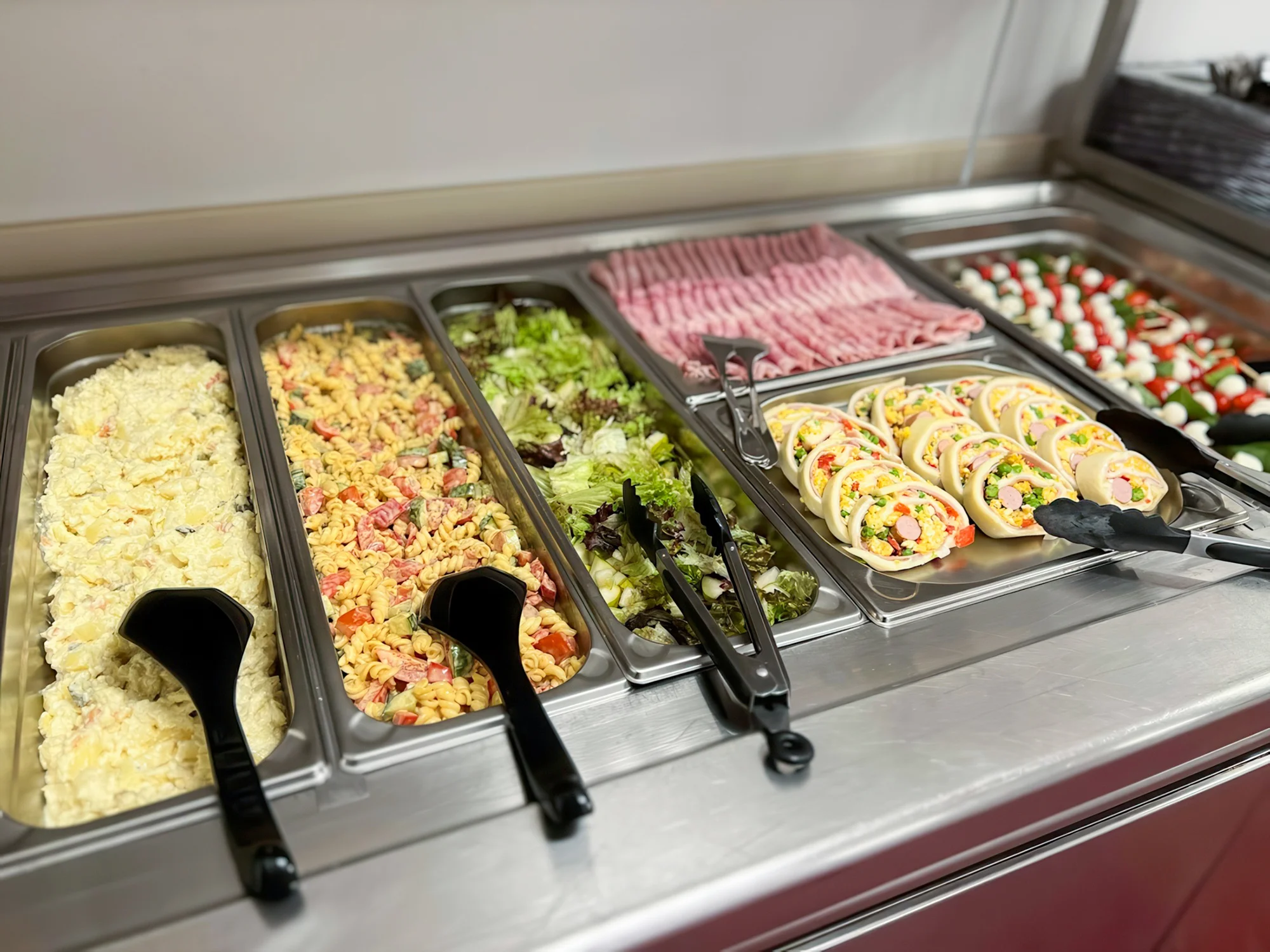 Snězte, co můžete v české restauraci: teplá a studená jídla, řízky, zmrzlina