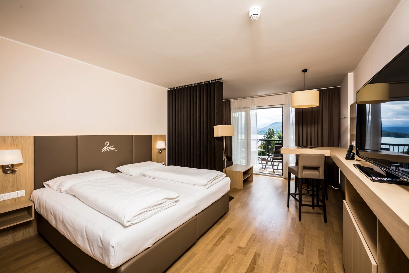 Moderní apartmány na břehu Wörthersee: soukromá pláž a karta výhod