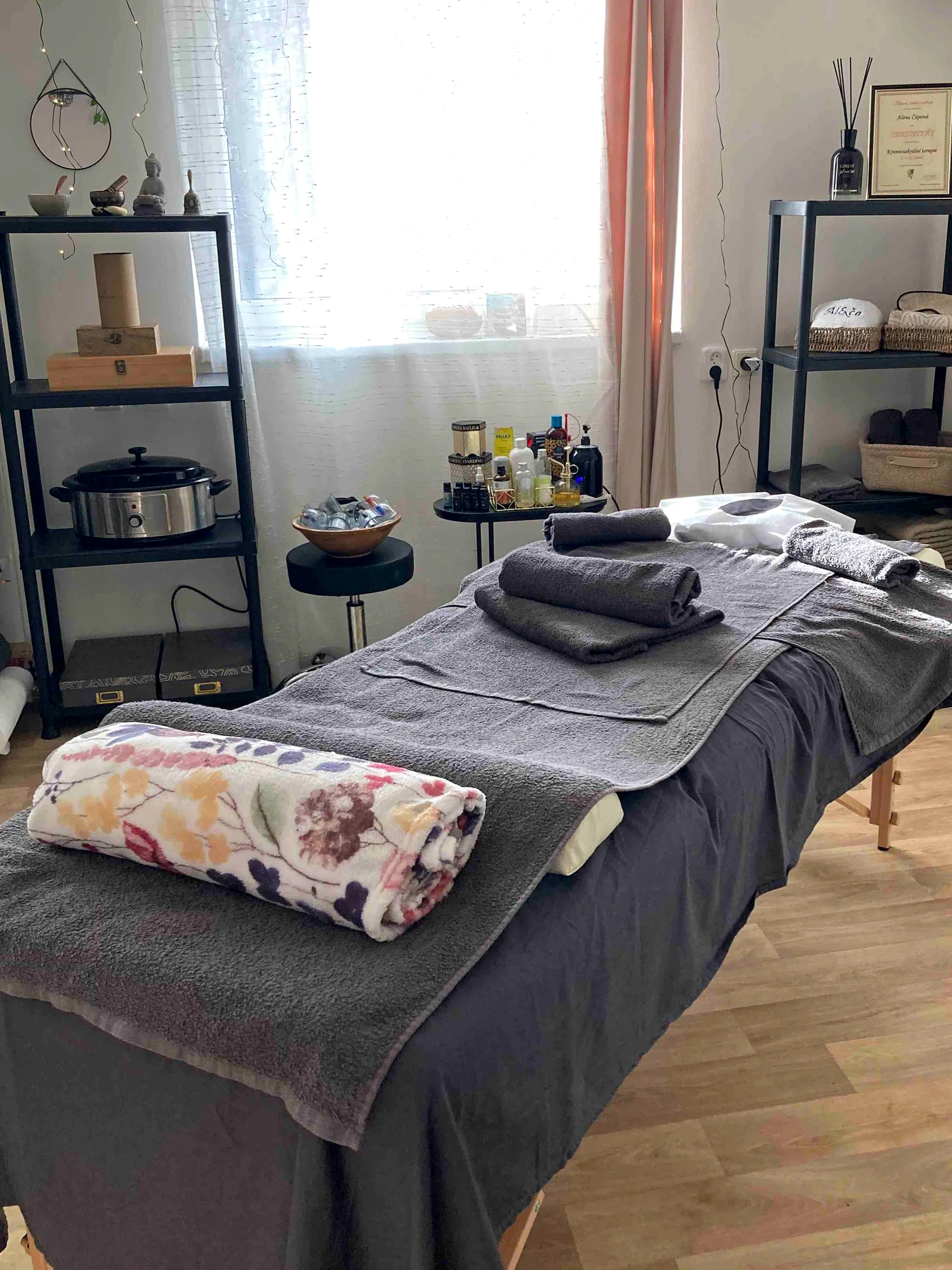 Masáže v délce 40–90 min.: celotělová, lávové kameny i àjurvédská