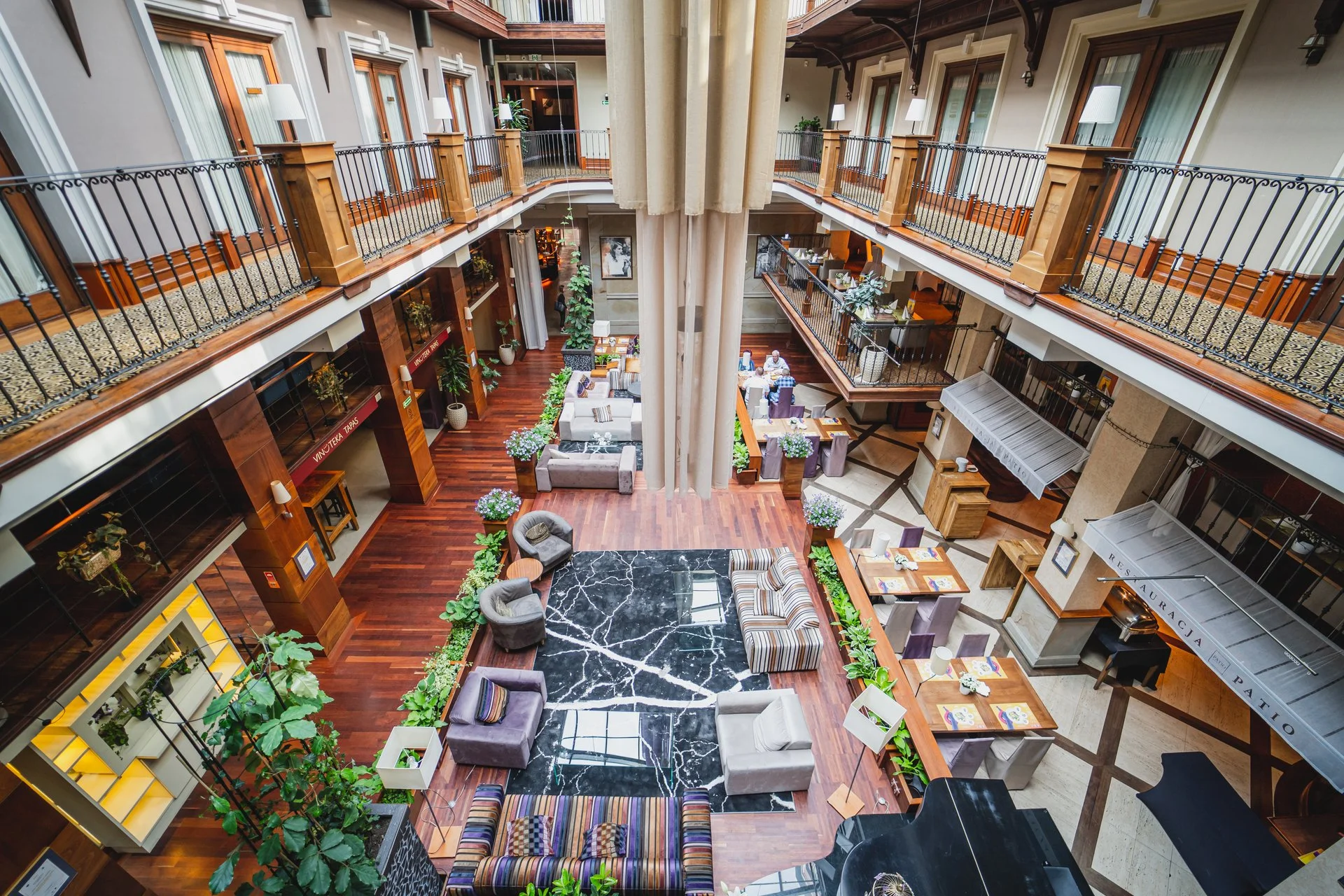 Pohodový pobyt v polském Rzeszówě: neomezený wellness, chutné jídlo i varianty s romantickou večeří