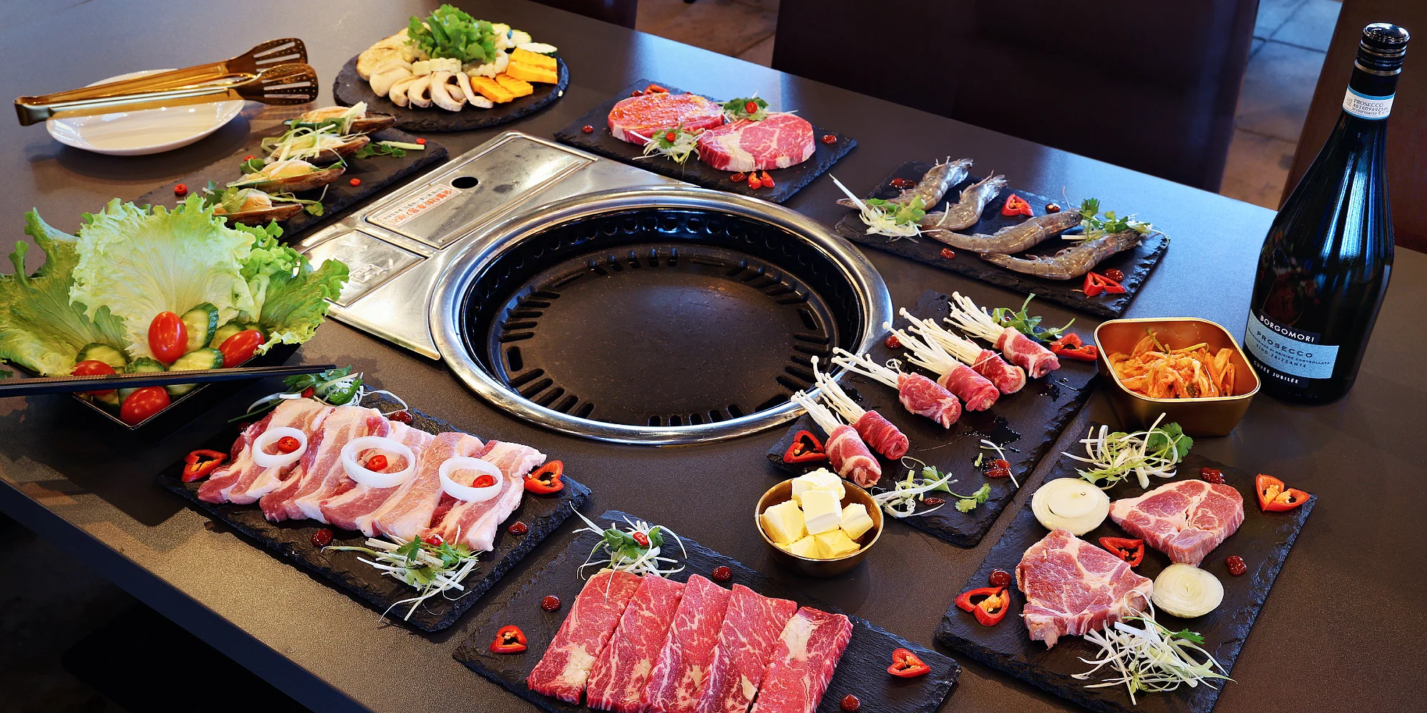 Chuť Hanoje v Praze: Tradiční vietnamský Hot Pot plný masa, mořských plodů a exotiky