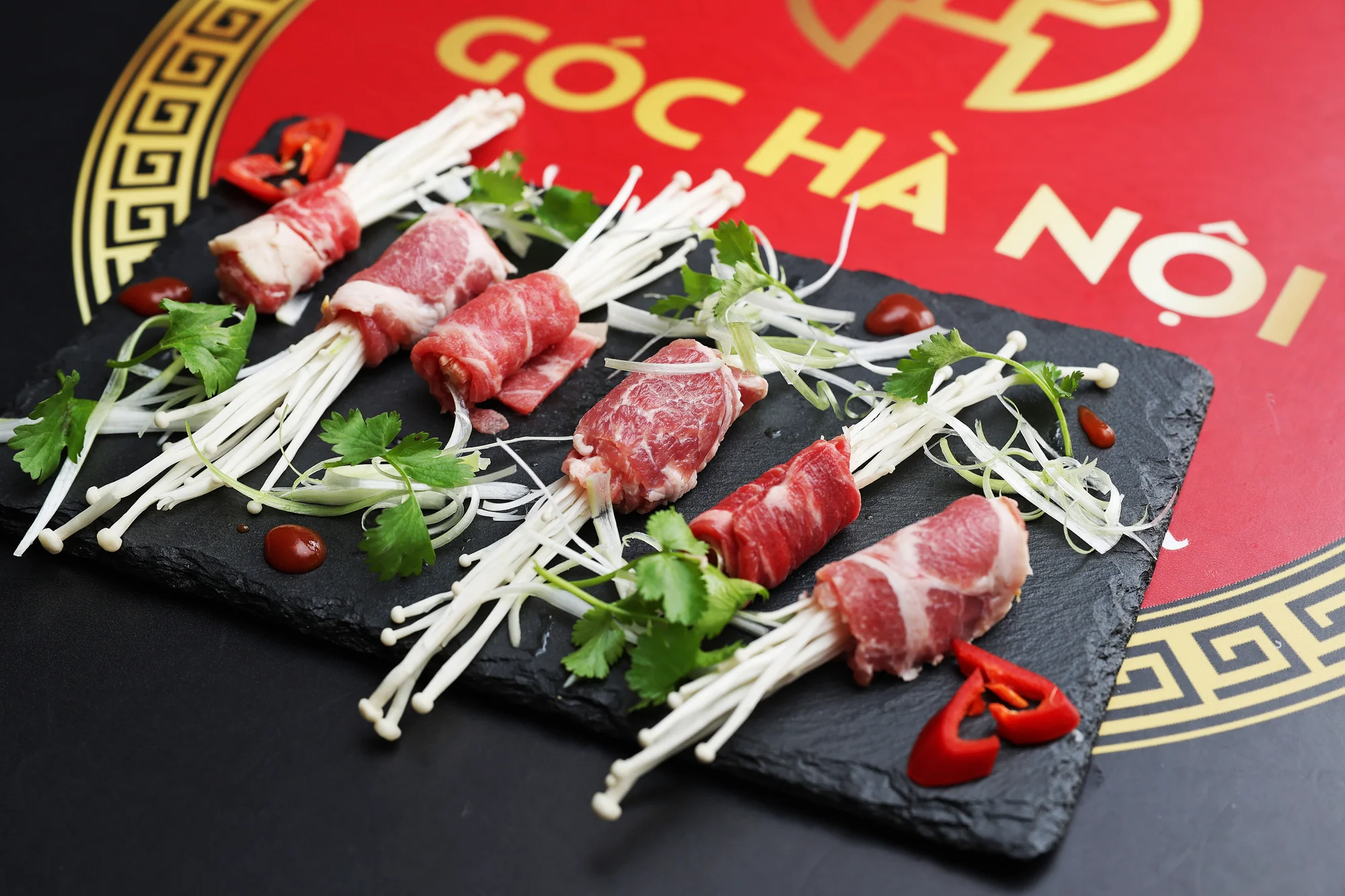 Chuť Hanoje v Praze: Tradiční vietnamský Hot Pot plný masa, mořských plodů a exotiky