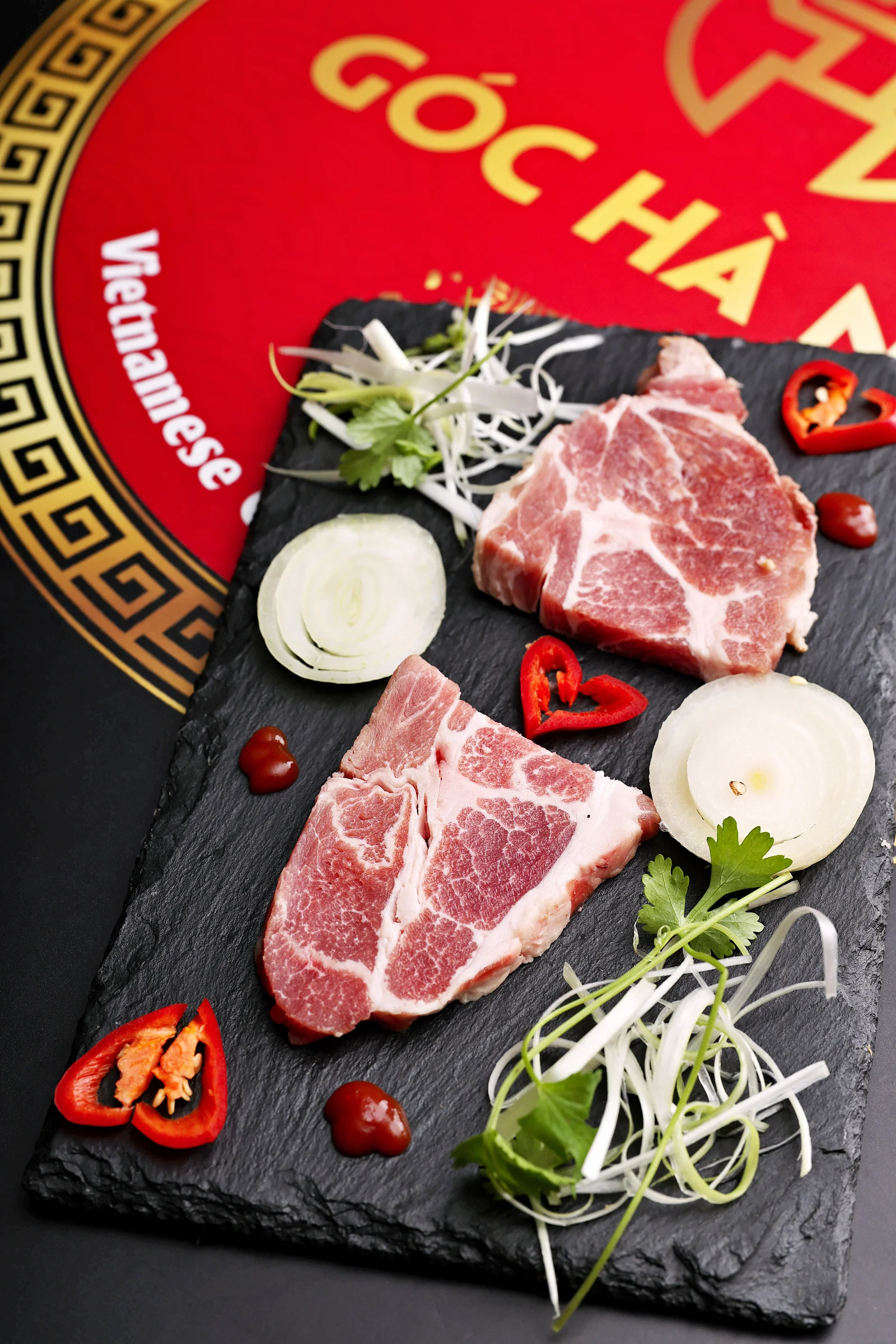 Chuť Hanoje v Praze: Tradiční vietnamský Hot Pot plný masa, mořských plodů a exotiky