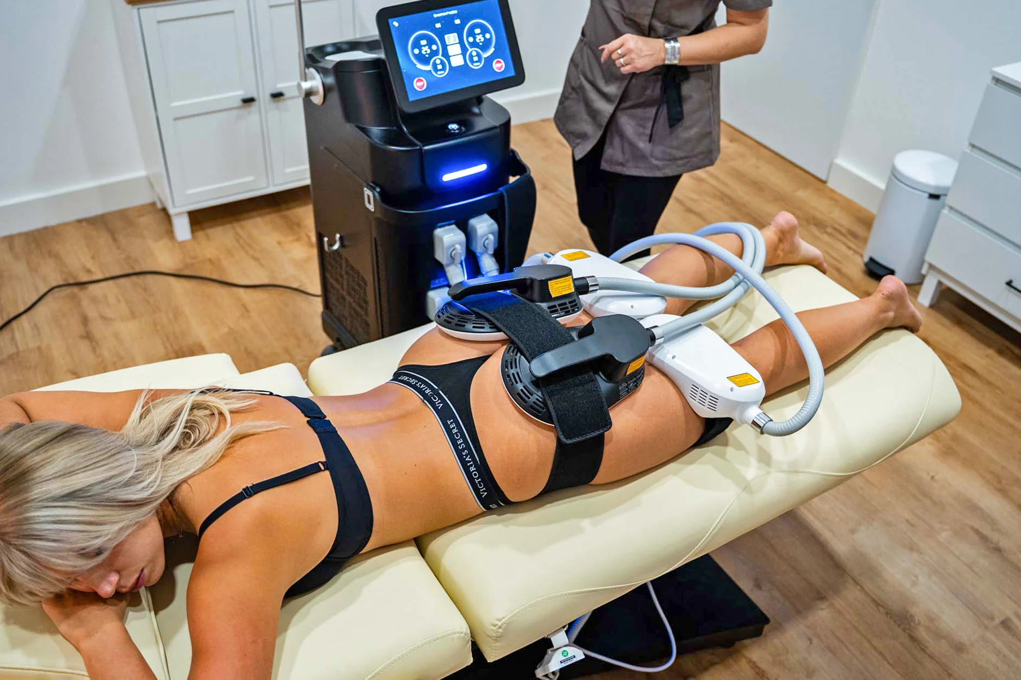 Formování postavy a stimulace svalů pomocí EMS: 1–10 ošetření