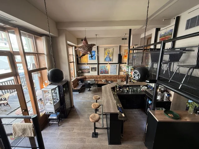 Připijte si na zdraví: osvěžující koktejl pro 1 i 2 osoby v kavárně s galerií